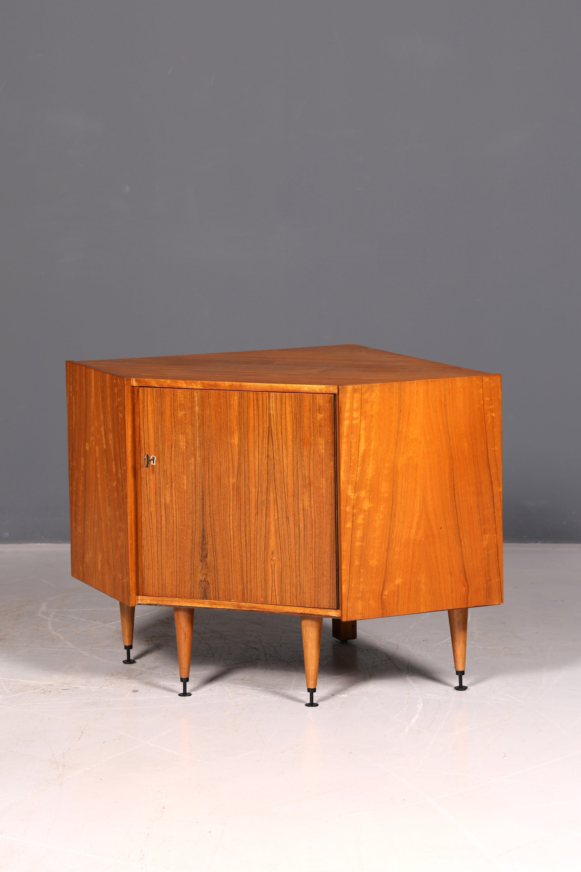 Wunderschöne Mid Century Eckkommode Vintage Schrank Eckschrank 60er Jahre Kommode echt Holz