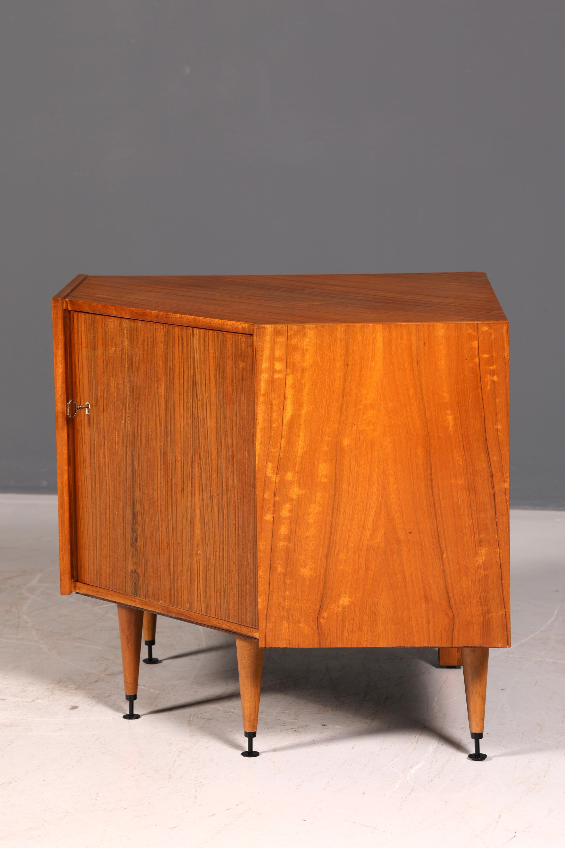 Wunderschöne Mid Century Eckkommode Vintage Schrank Eckschrank 60er Jahre Kommode echt Holz