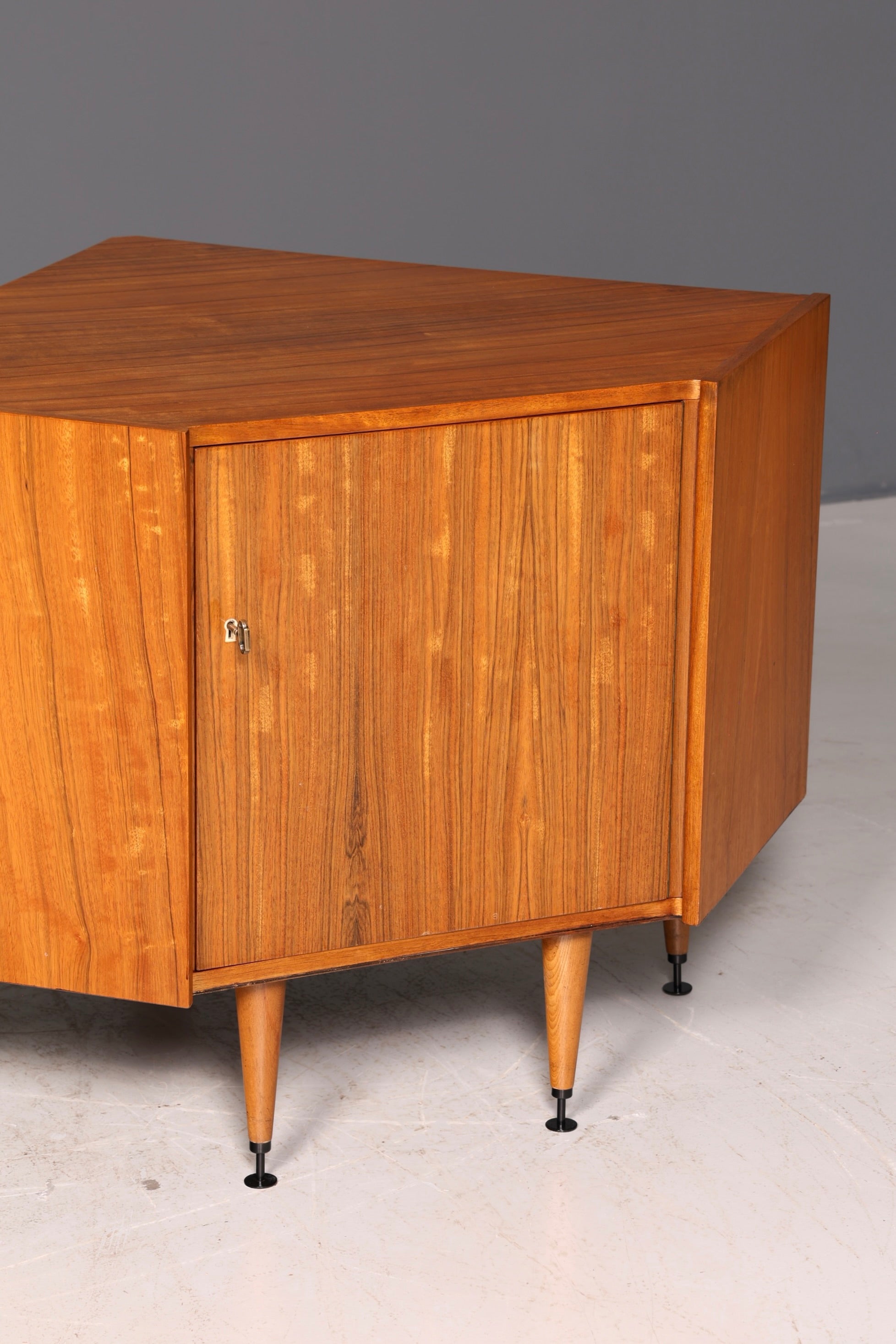 Wunderschöne Mid Century Eckkommode Vintage Schrank Eckschrank 60er Jahre Kommode echt Holz