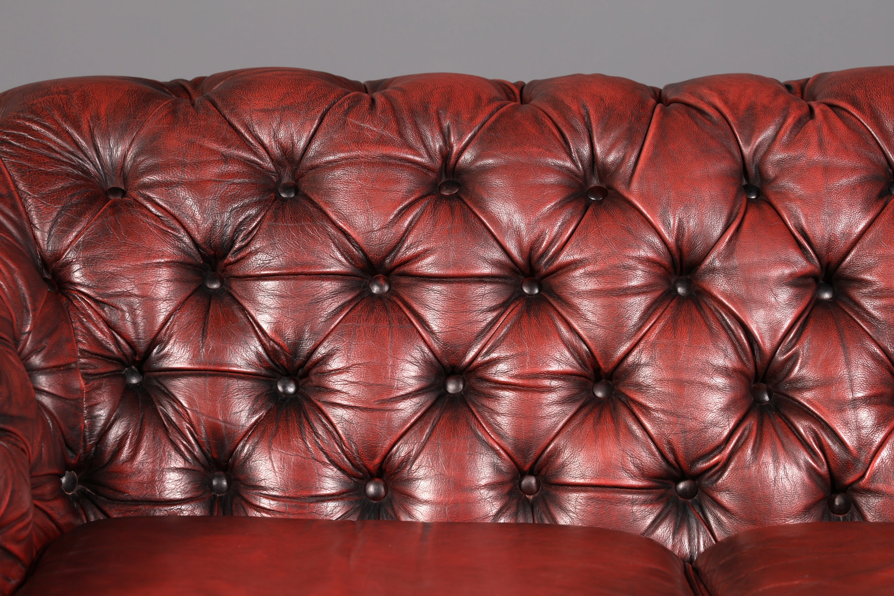 Wunderschönes Original Chesterfield 2-Sitzer Sofa Englische Leder Couch England Polstersofa Antik