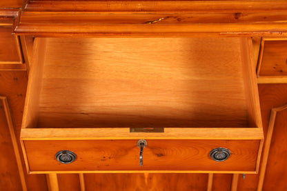 Wunderschöne Englische Vitrine Bücherschrank Eibe Bibliothek Glasvitrine Buffet Vitrinenschrank Antik