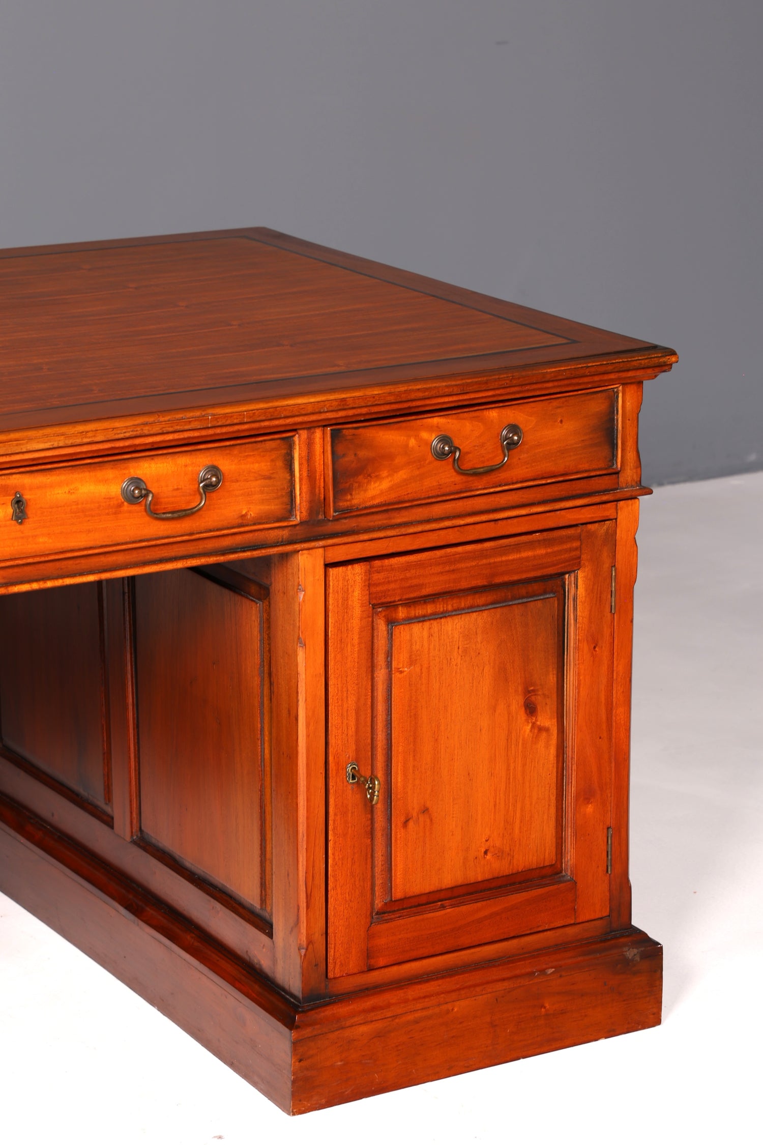 Magnifique bureau anglais en acajou, bureau de travail ancien, bureau professionnel, bureau partenaire