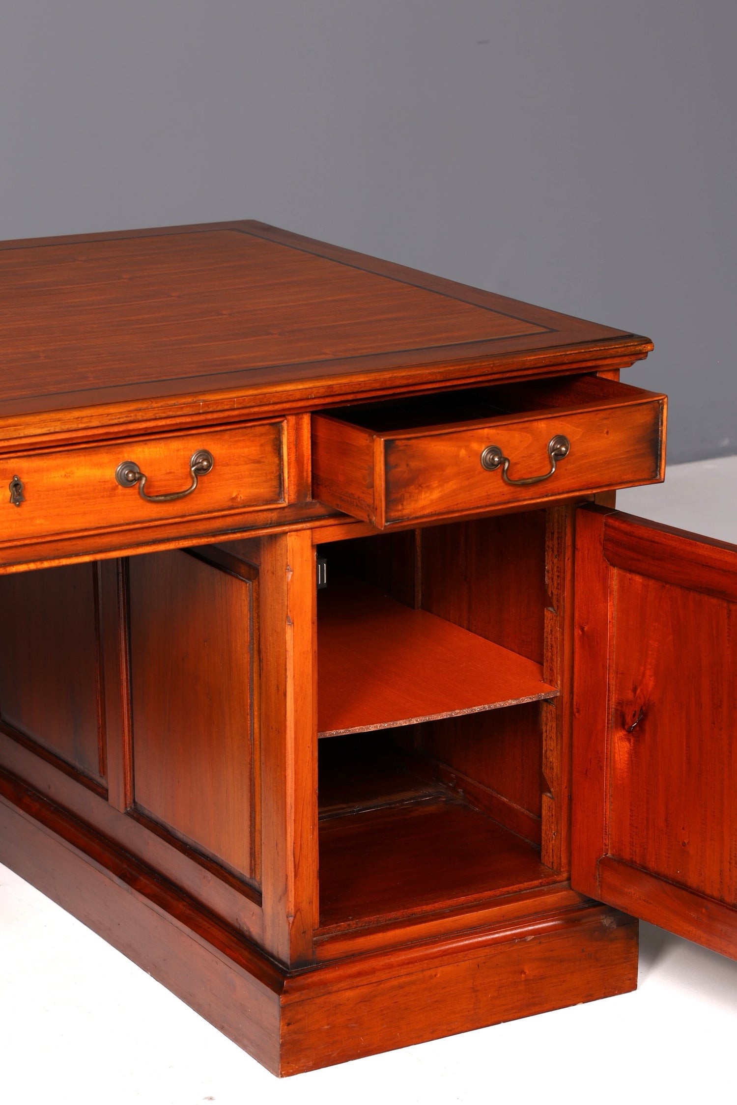 Magnifique bureau anglais en acajou, bureau de travail ancien, bureau professionnel, bureau partenaire