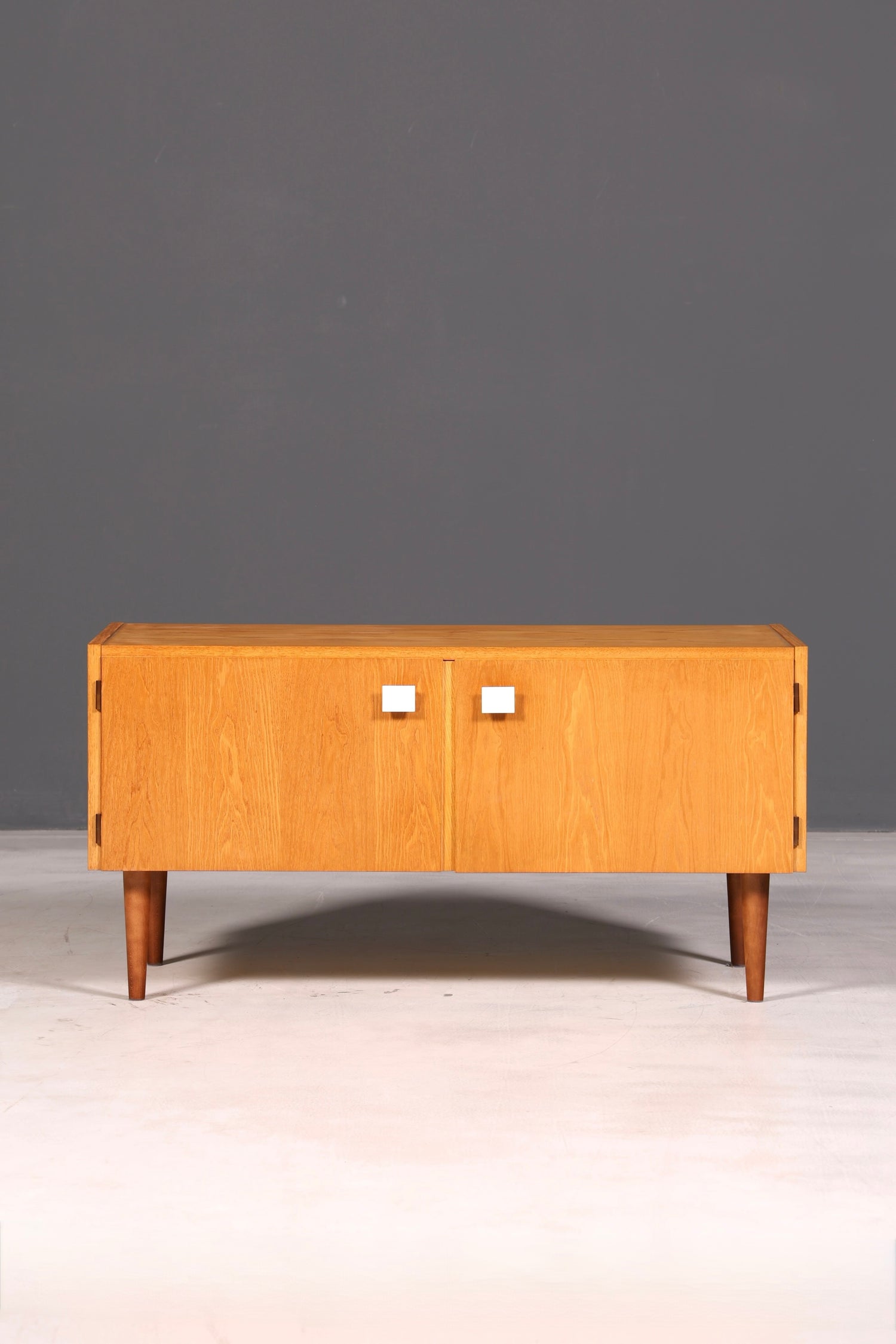 Magnifique commode Hellerau originale, modèle 427, style mid-century, meuble TV, buffet vintage en bois véritable