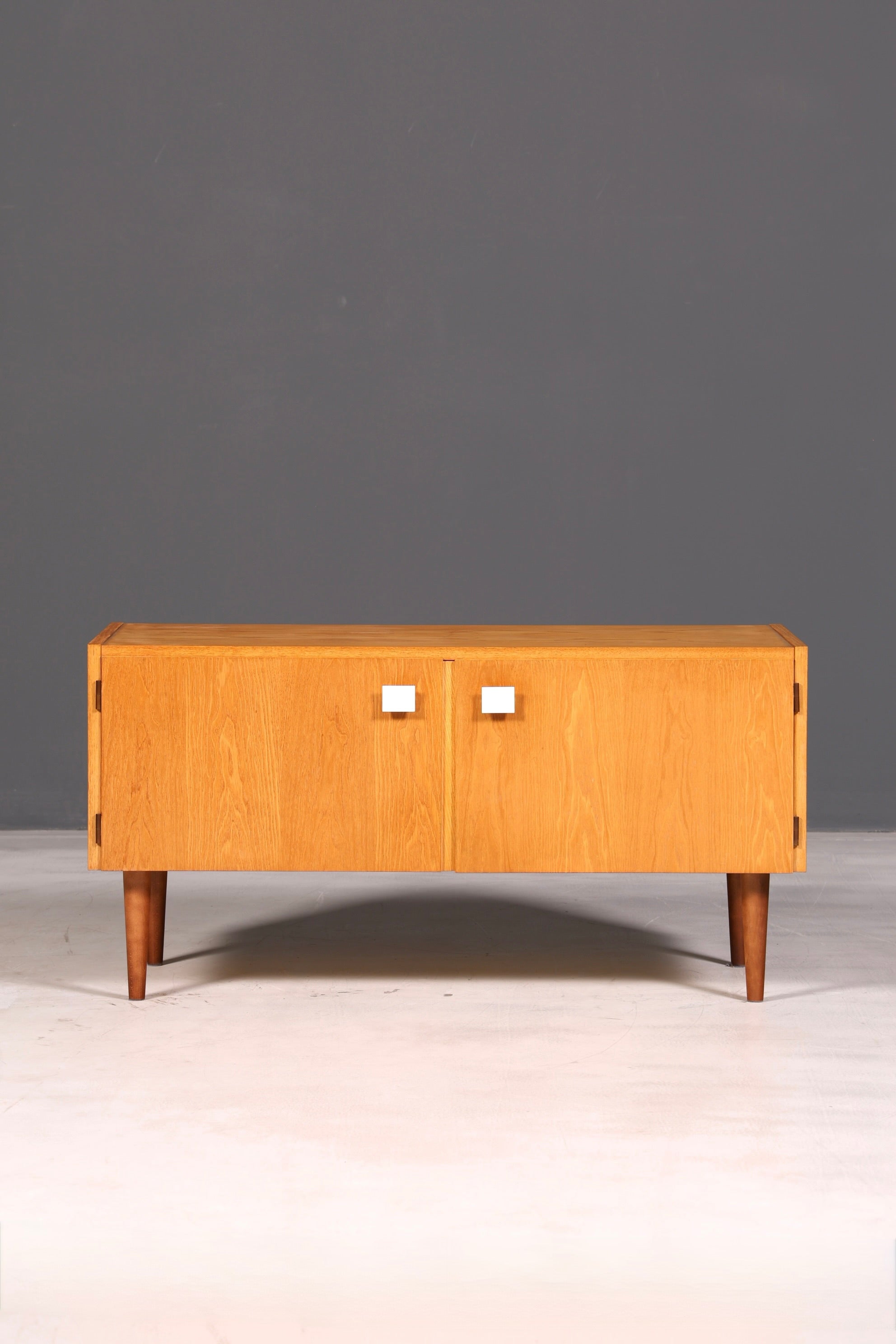 Magnifique commode Hellerau originale, modèle 427, style mid-century, meuble TV, buffet vintage en bois véritable