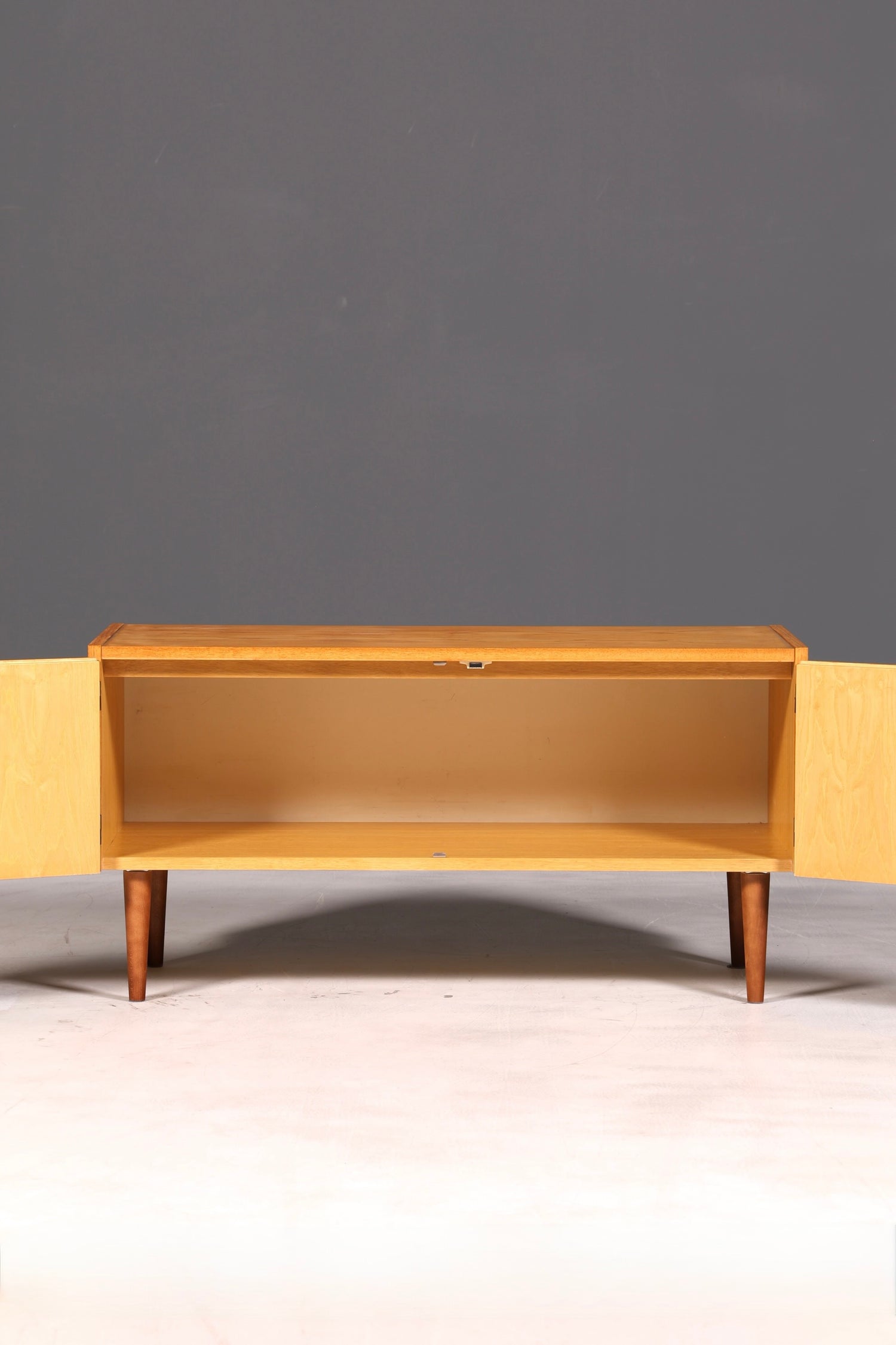 Magnifique commode Hellerau originale, modèle 427, style mid-century, meuble TV, buffet vintage en bois véritable
