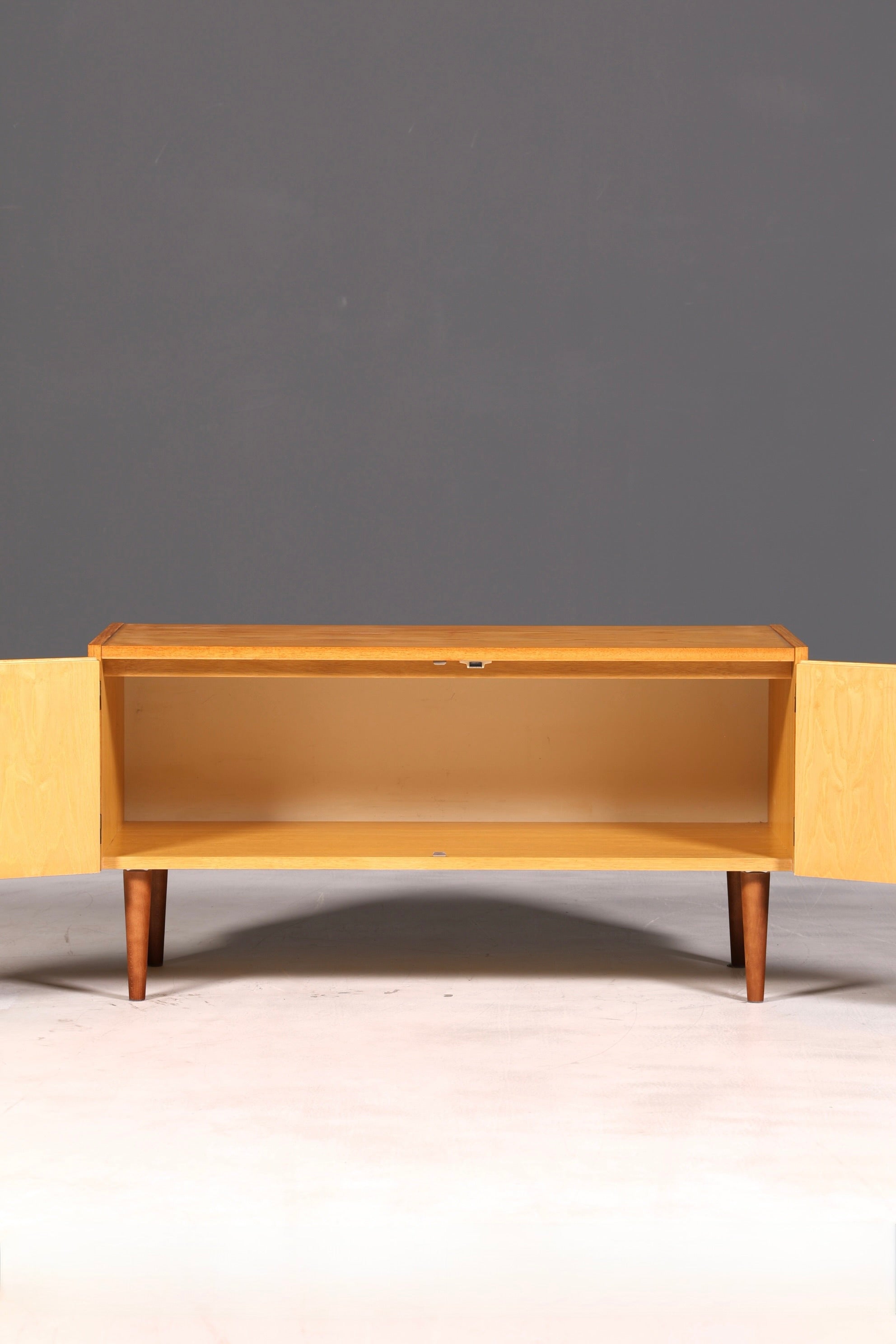 Magnifique commode Hellerau originale, modèle 427, style mid-century, meuble TV, buffet vintage en bois véritable