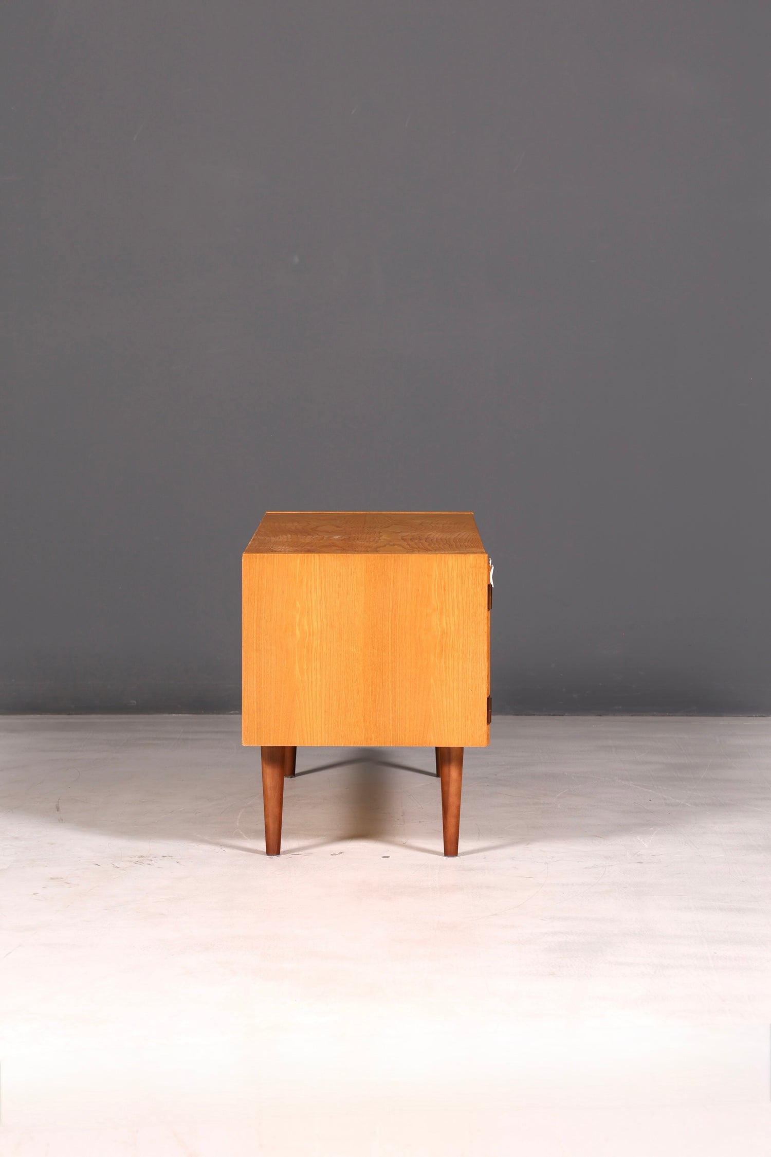 Magnifique commode Hellerau originale, modèle 427, style mid-century, meuble TV, buffet vintage en bois véritable