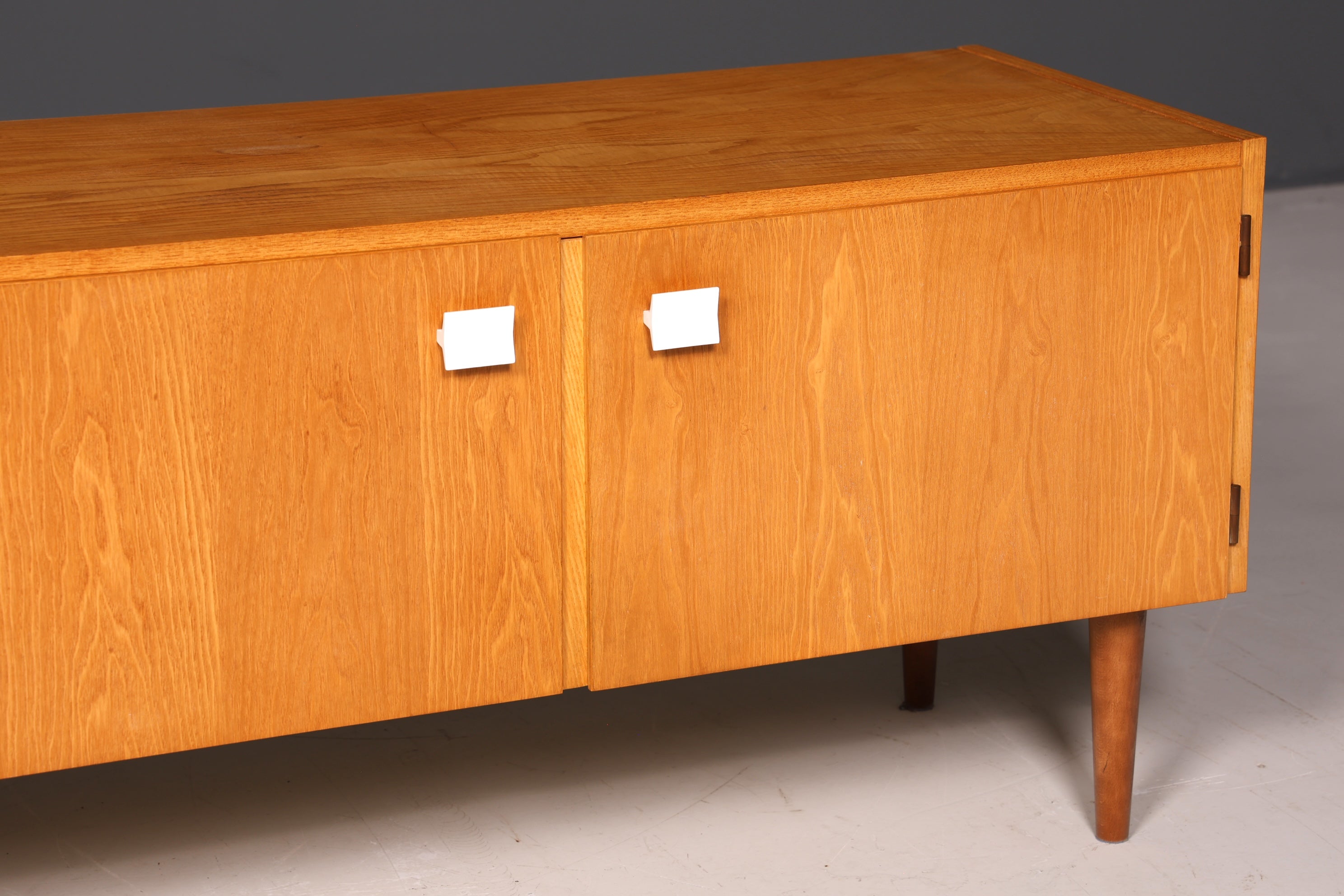 Magnifique commode Hellerau originale, modèle 427, style mid-century, meuble TV, buffet vintage en bois véritable