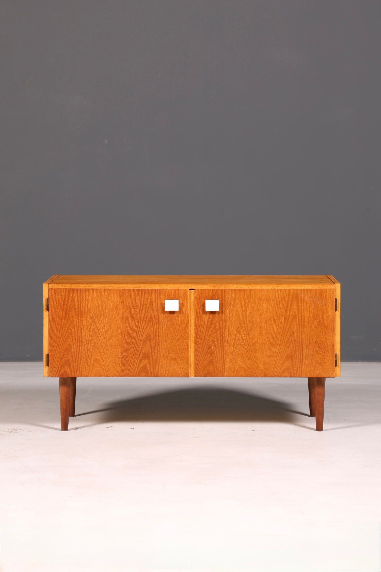 Magnifique commode Hellerau originale, modèle 427, style mid-century, buffet, meuble TV vintage en bois véritable