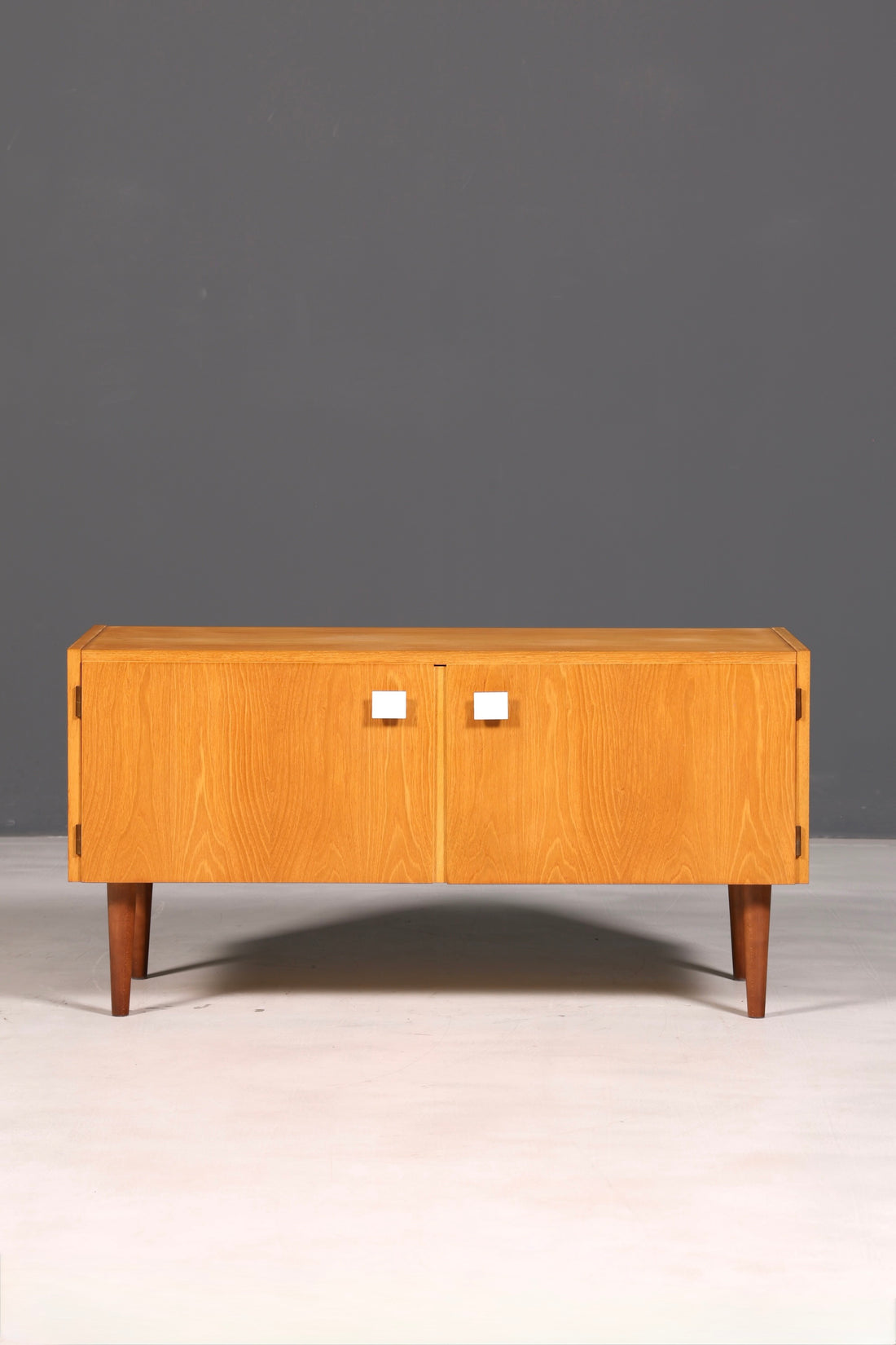 Magnifique commode Hellerau originale de style mid-century, modèle 427, meuble bas, meuble TV, vintage, en bois véritable