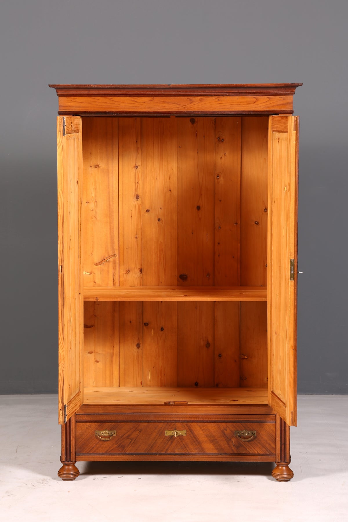Wunderschöner Jugendstil Schrank Antik um 1880 Eiche Kleiderschrank Dielenschrank Wäscheschrank Massivholz