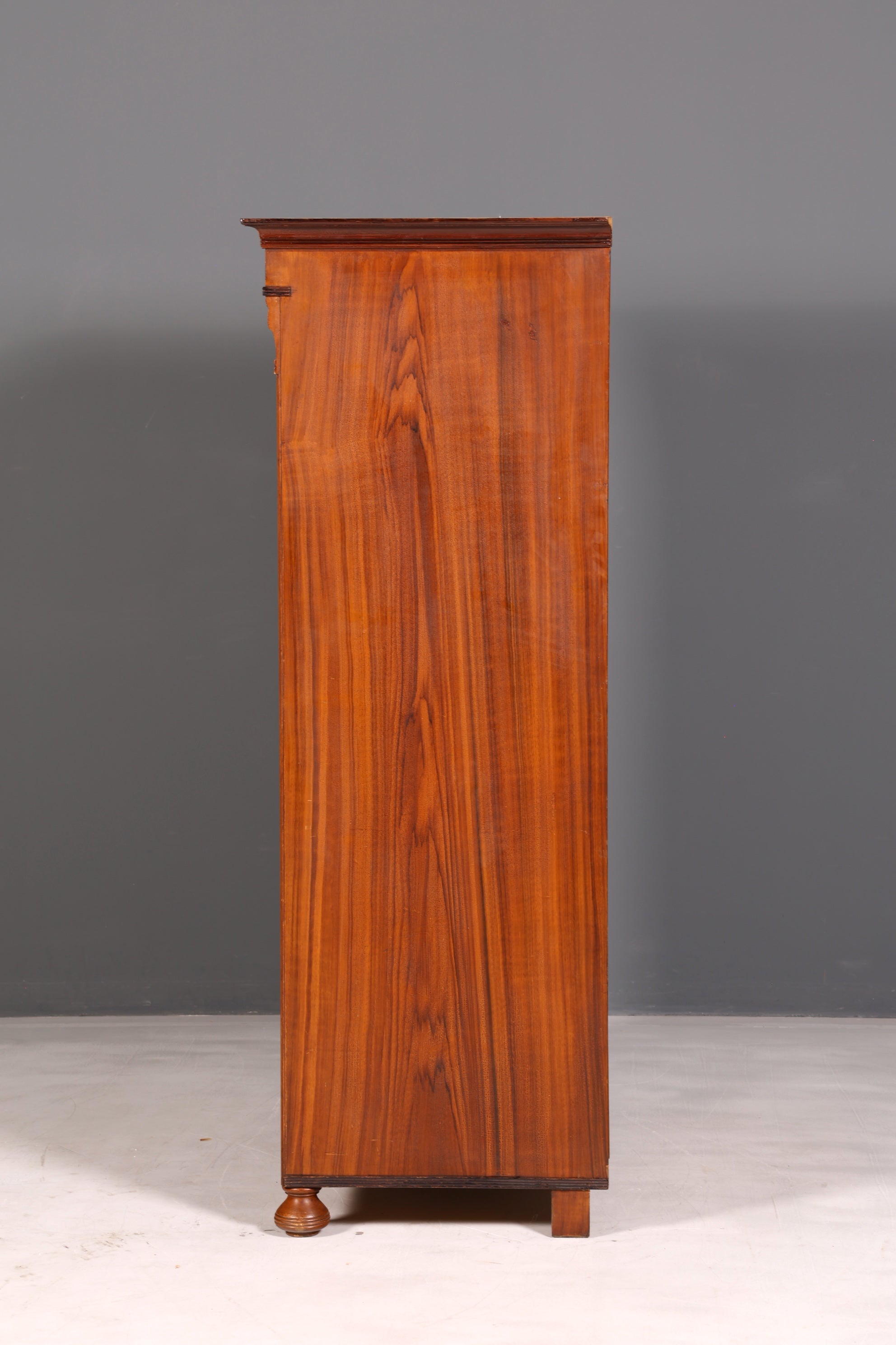 Wunderschöner Jugendstil Schrank Antik um 1880 Eiche Kleiderschrank Dielenschrank Wäscheschrank Massivholz