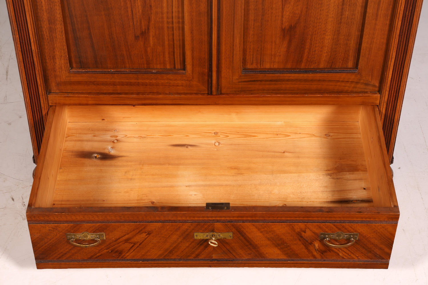 Wunderschöner Jugendstil Schrank Antik um 1880 Eiche Kleiderschrank Dielenschrank Wäscheschrank Massivholz
