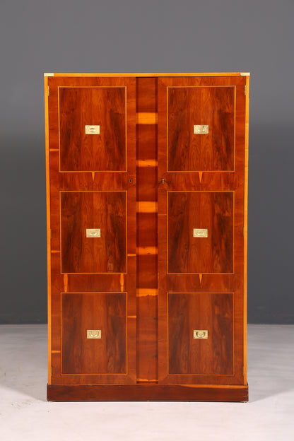Magnifique armoire maritime de style coffre militaire, armoire à vêtements en if, petite armoire ancienne de style colonial pour entrée