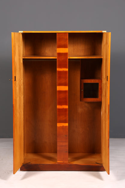 Magnifique armoire maritime de style coffre militaire, armoire à vêtements en if, petite armoire ancienne de style colonial pour entrée