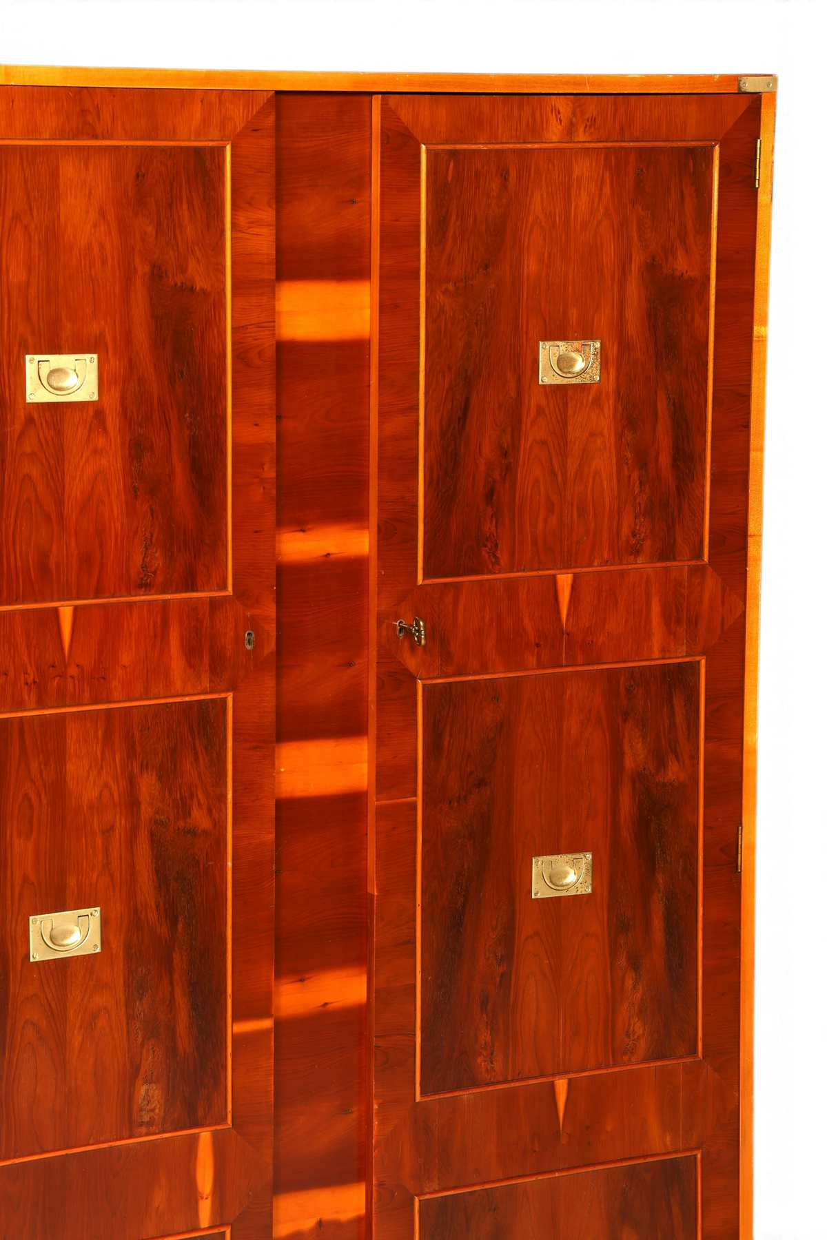 Hauptstadt Möblerei maritimer Military-Chest-Schrank aus Eibenholz mit versenkten Messinggriffen und edler Maserung