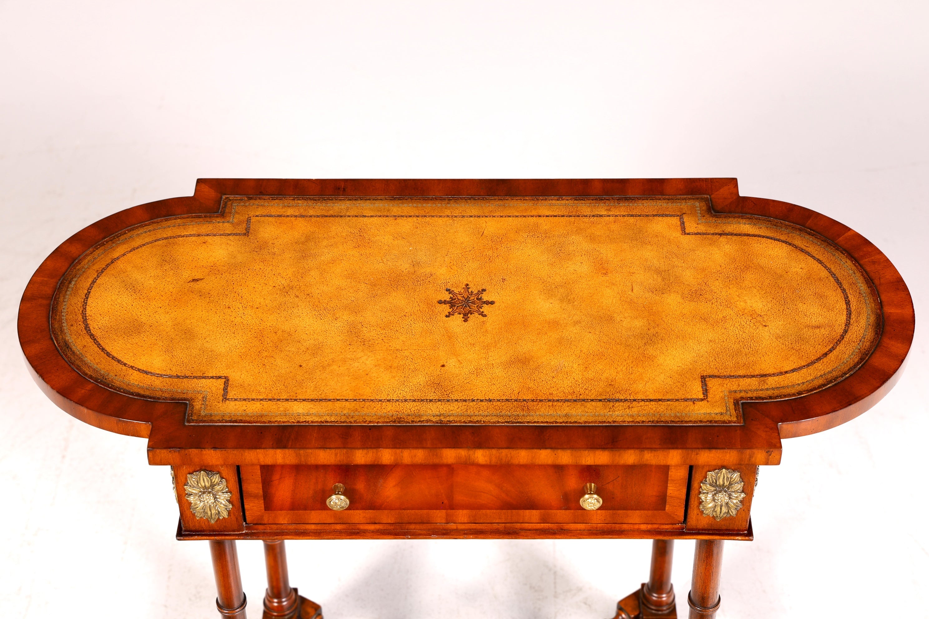 Edler Louis XV Beistelltisch Arthur McMillan Barock Stil Ablagetisch Echt Leder Antik