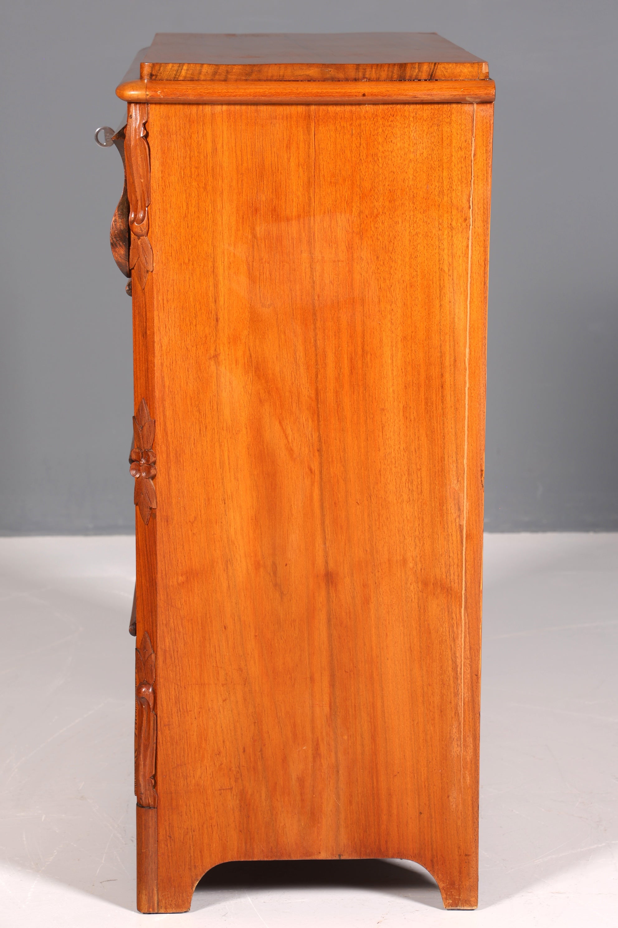 Beautiful Louis Philippe chest of drawers, walnut, Biedermeier style, circa 1890