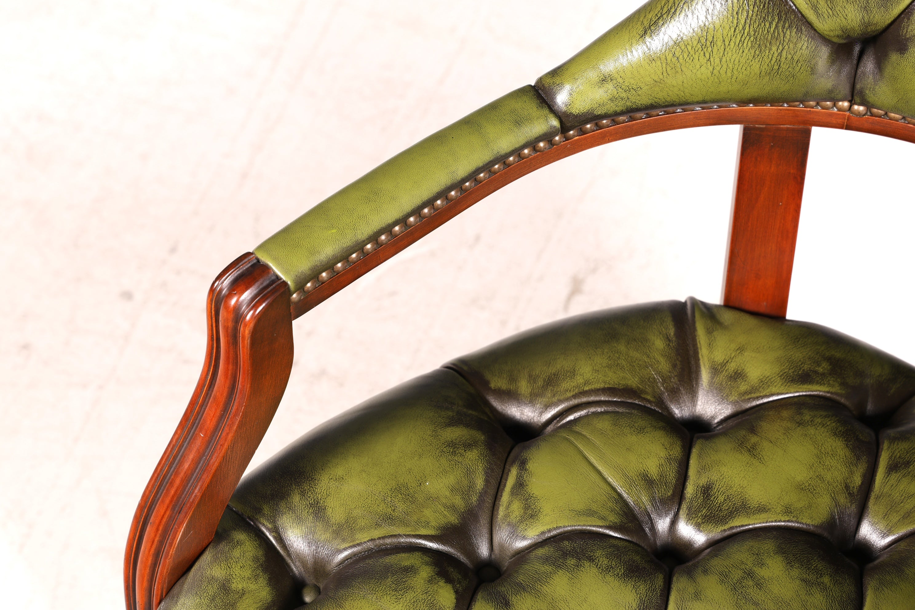 Edler Chesterfield Stuhl Englischer Armlehnstuhl Echt Leder Bürostuhl Sekretär Antik Vintage