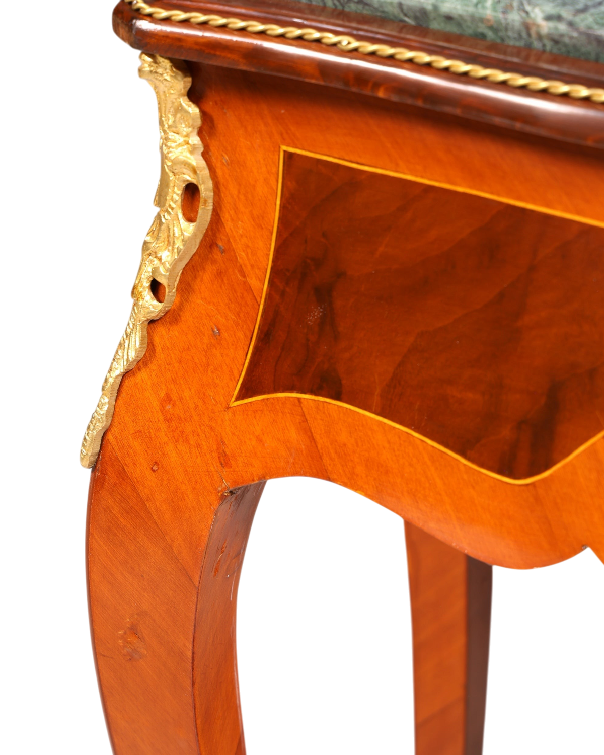 Hauptstadt Möblerei Louis XV Beistelltisch aus Holz mit Marmorplatte, Messingverzierungen und kunstvollen Intarsien