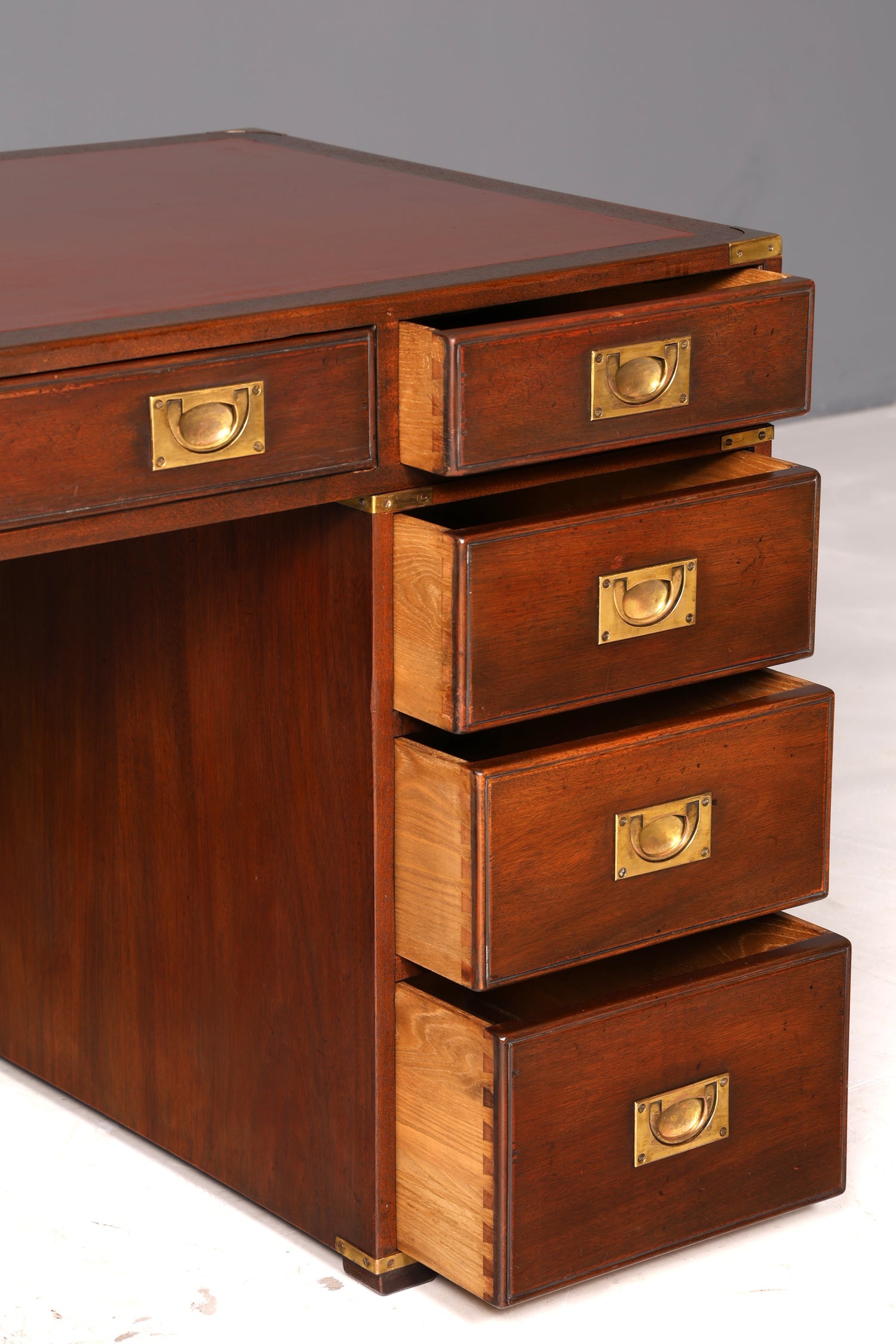 Edler Maritimer Schreibtisch Englischer Military Chest Bürotisch Office Table echt Lederauflage