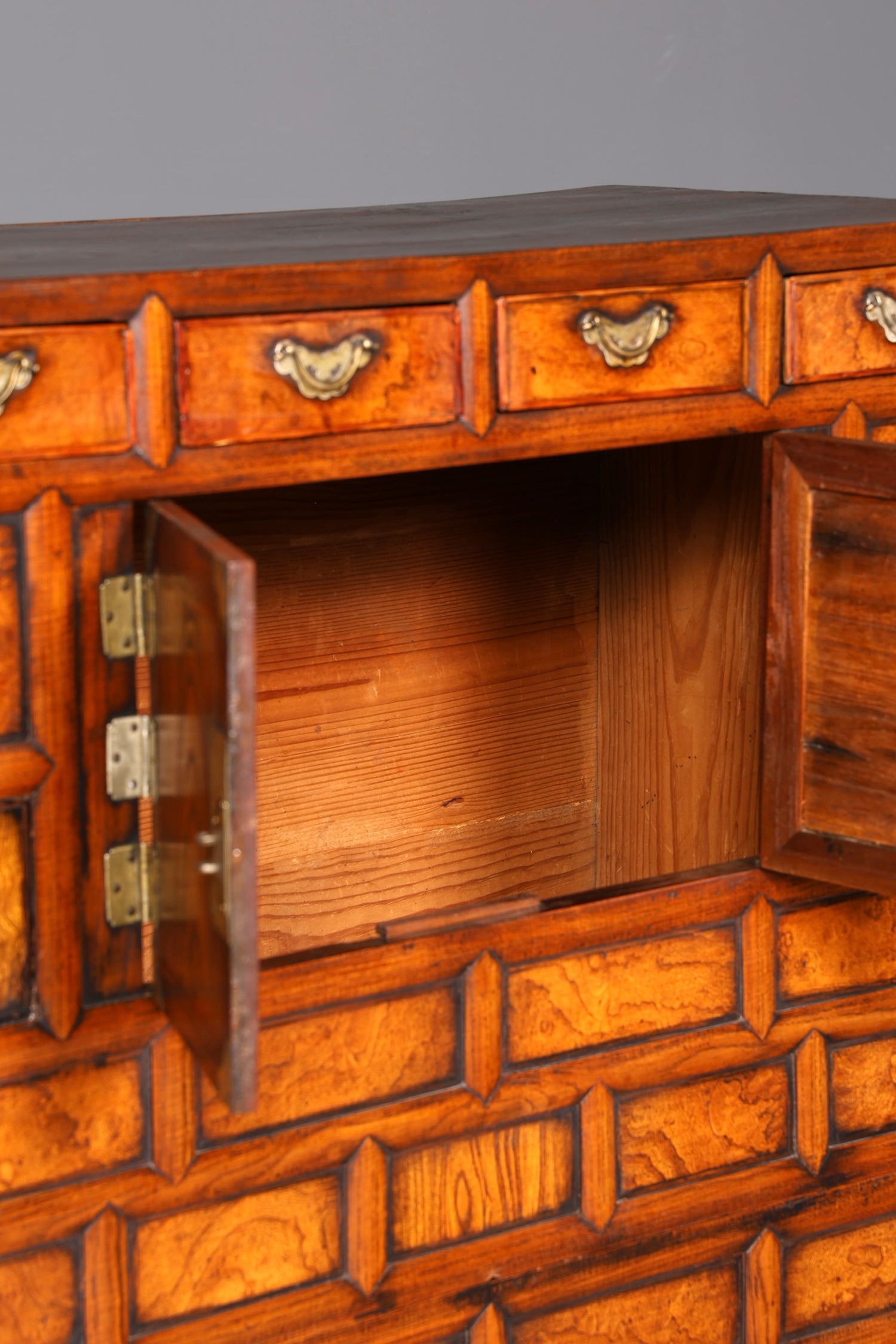 Wunderschöner Asiatischer Schrank Kabinettschrank Antik Kommode Messing echt Holz Vertiko