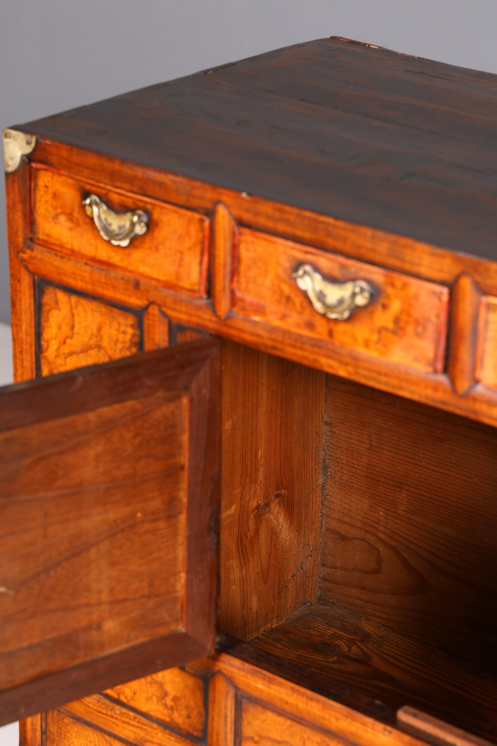Wunderschöner Asiatischer Schrank Kabinettschrank Antik Kommode Messing echt Holz Vertiko