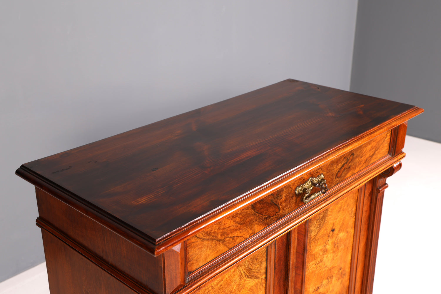 Stilvoller Gründerzeit Schrank Antik Vertiko Jugendstil Kommode Dielenschrank Massivholz
