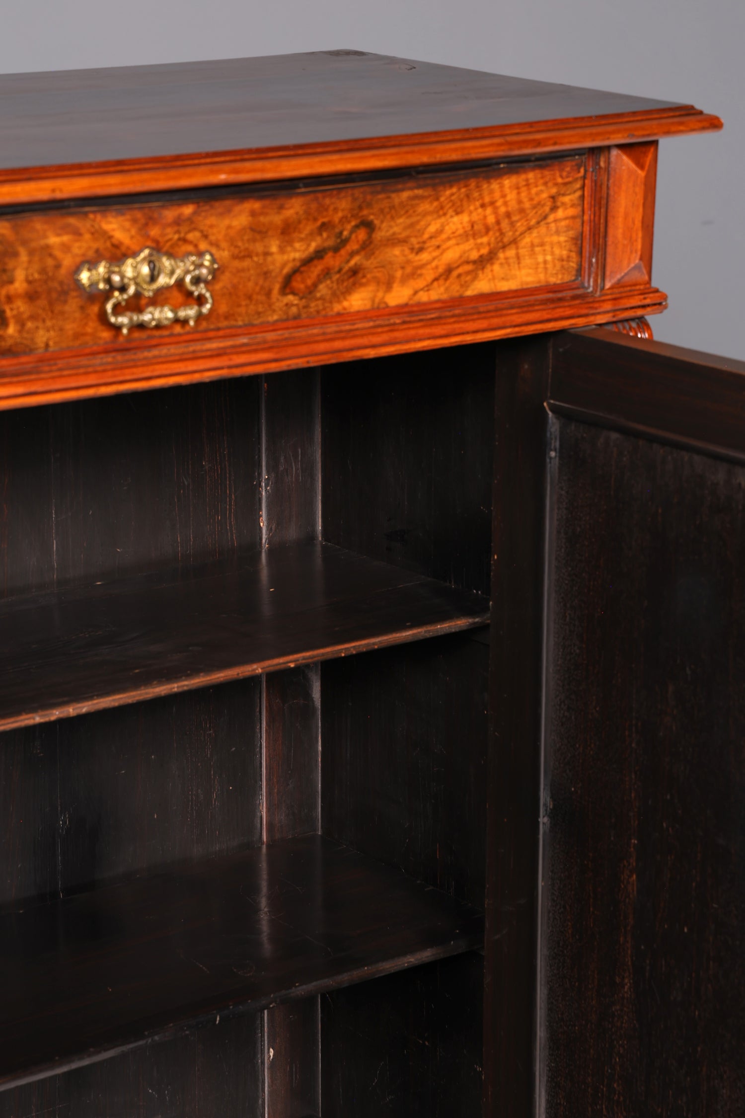 Stilvoller Gründerzeit Schrank Antik Vertiko Jugendstil Kommode Dielenschrank Massivholz