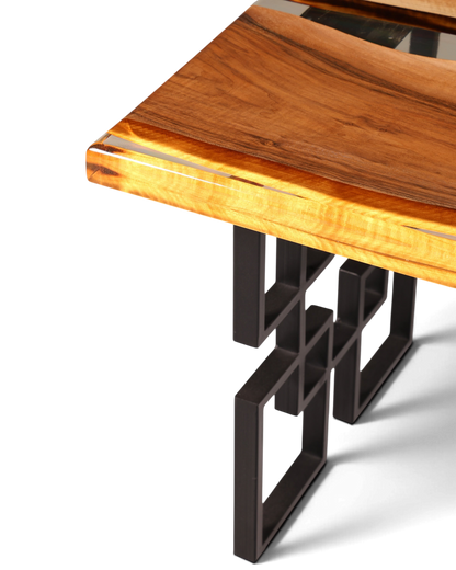 Hauptstadt Möblerei Nussbaum River Table mit klarem Epoxidharz und modernem schwarzem Metallgestell