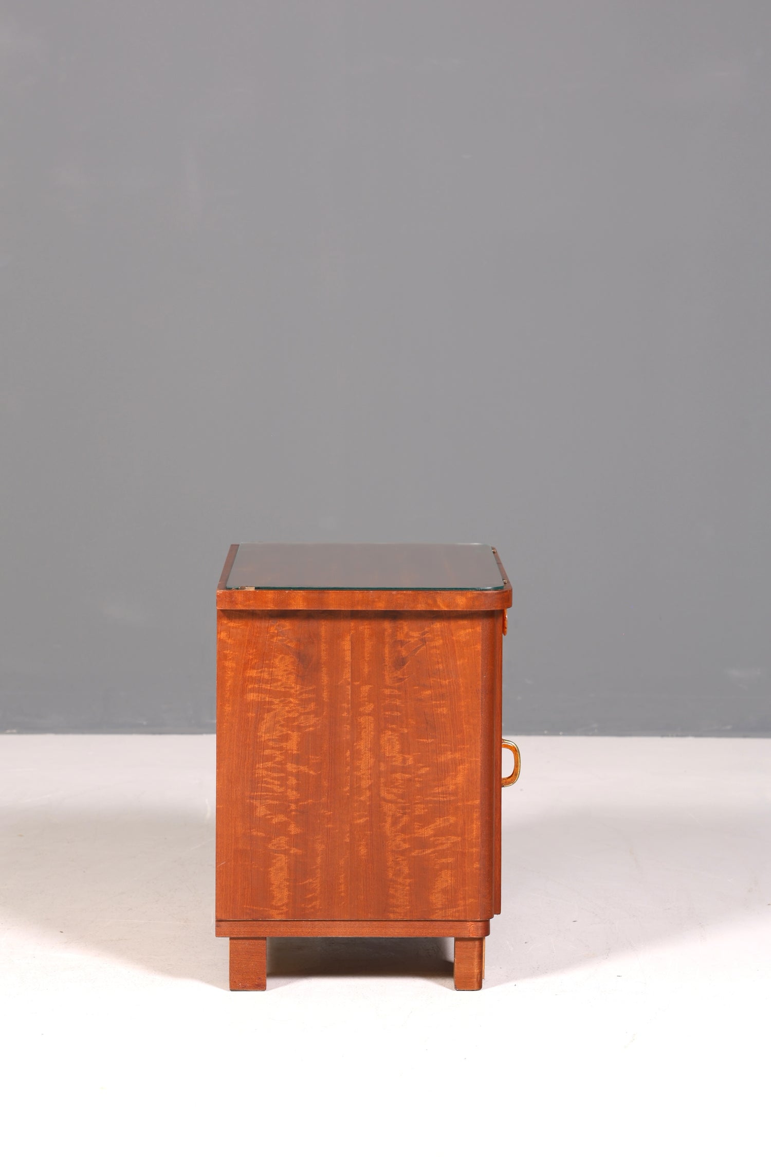 Schlichte Mid Century Kommode Vintage Klappschränkchen Danish Design Nachttisch 1 von 2