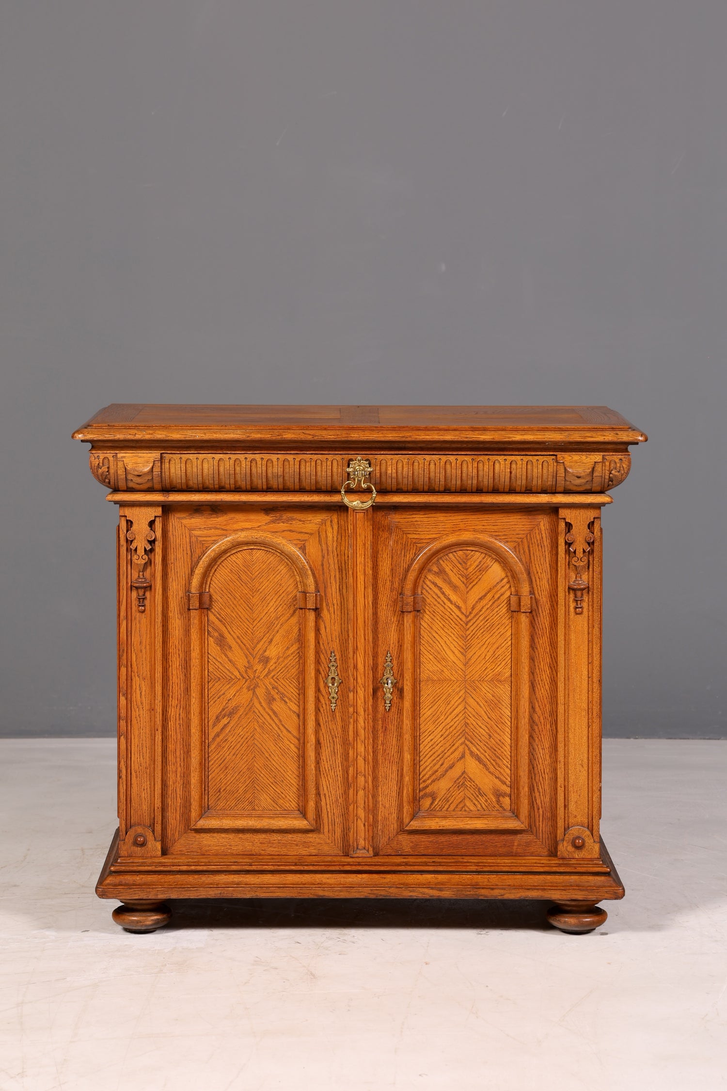 Magnifique armoire de l’époque Gründerzeit, buffet bas, commode ancienne Louis-Philippe, vaisselier, vertiko