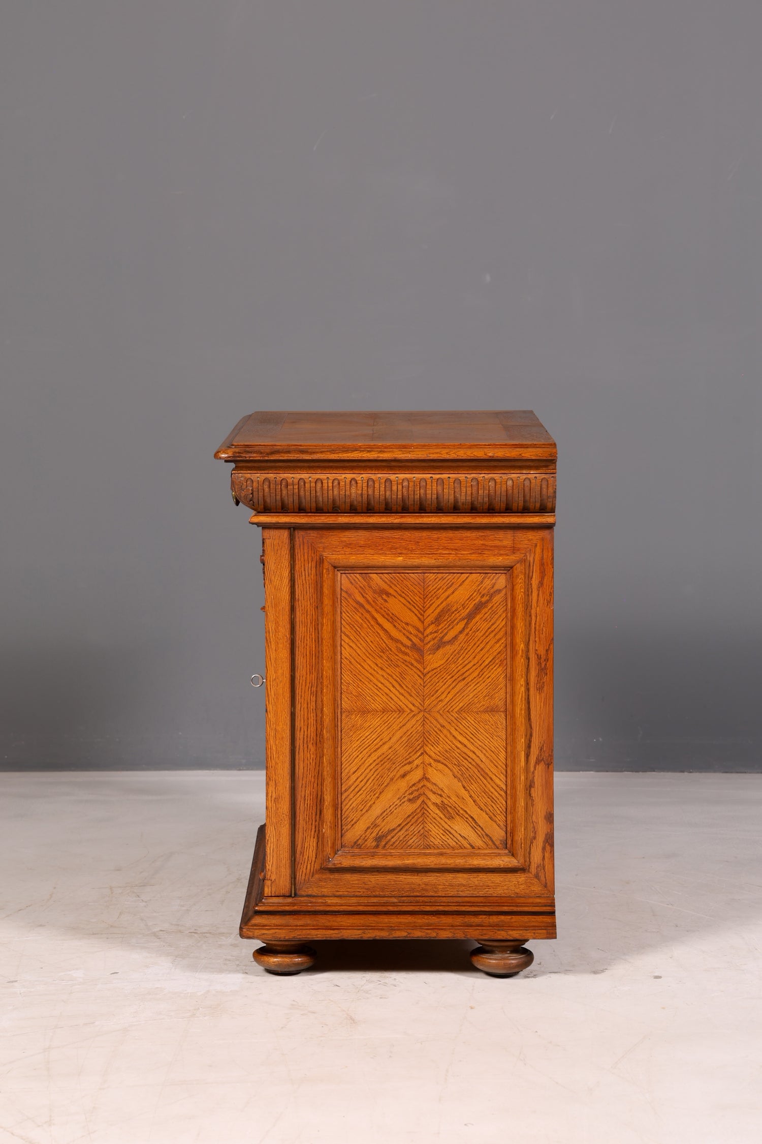 Magnifique armoire de l’époque Gründerzeit, buffet bas, commode ancienne Louis-Philippe, vaisselier, vertiko