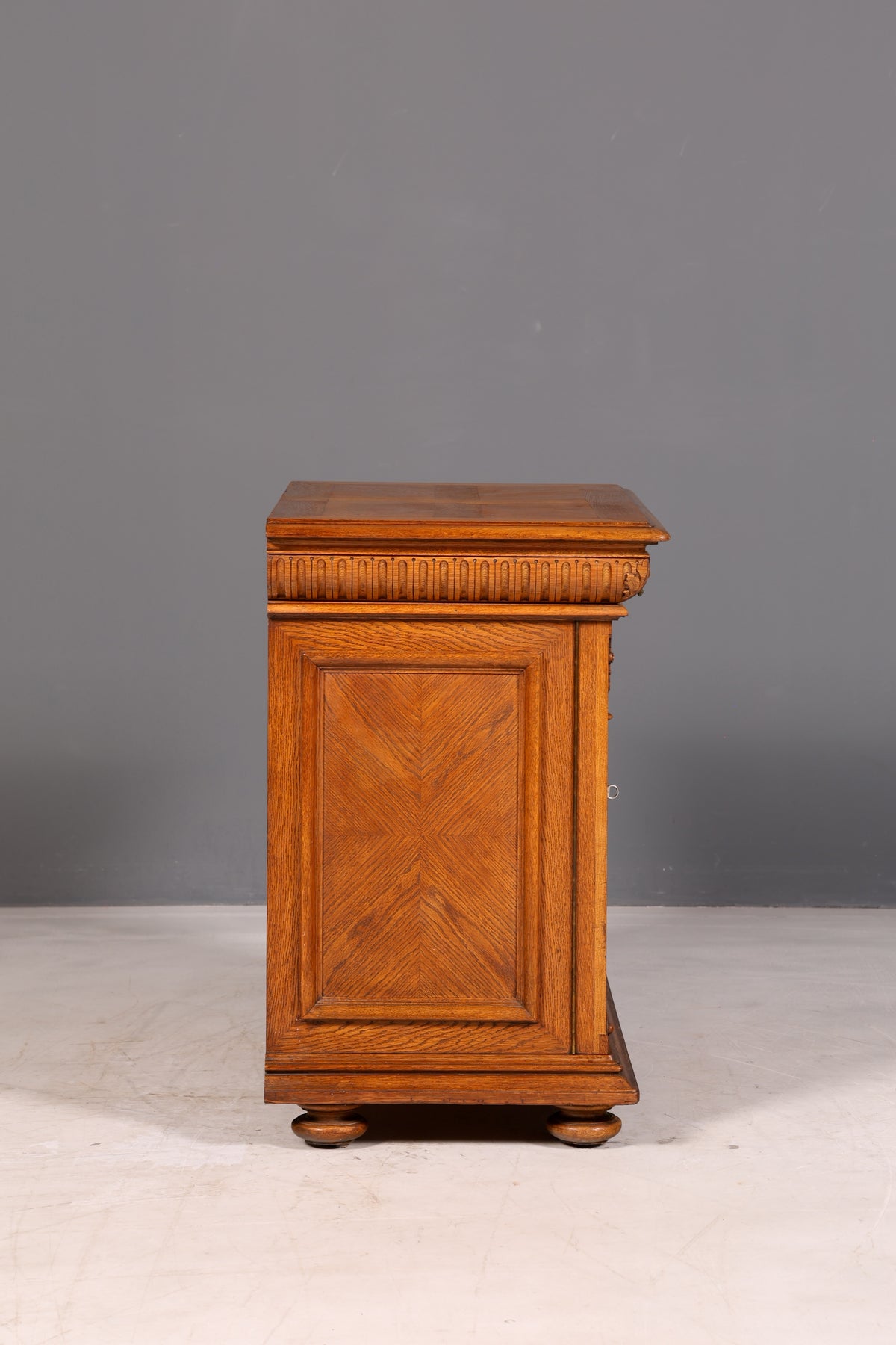 Magnifique armoire de l’époque Gründerzeit, buffet bas, commode ancienne Louis-Philippe, vaisselier, vertiko