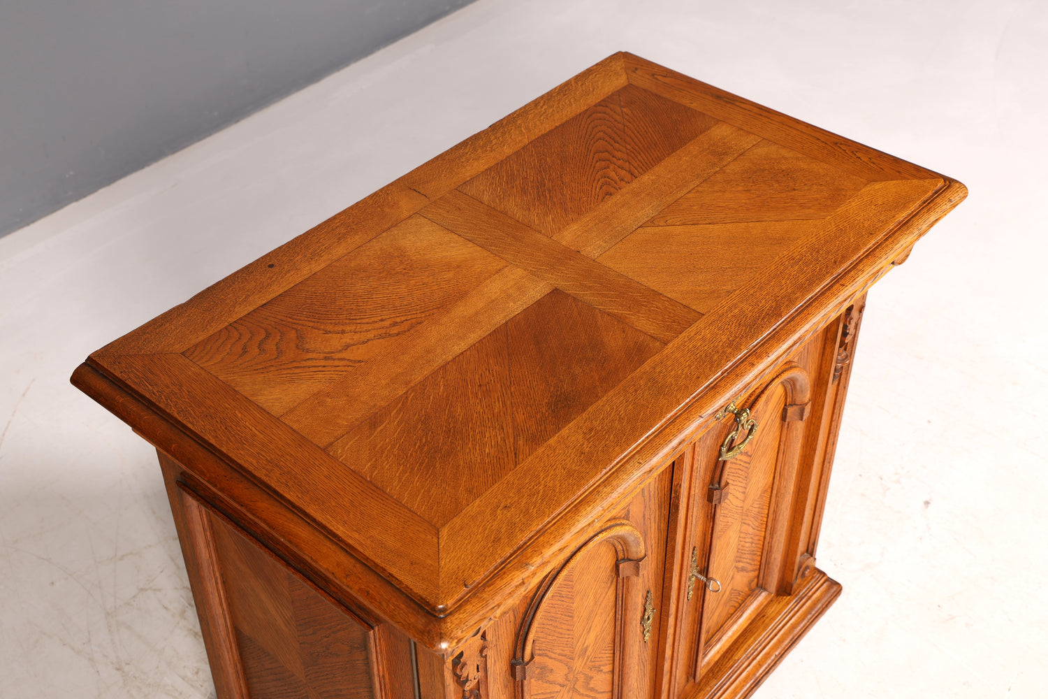 Magnifique armoire de l’époque Gründerzeit, buffet bas, commode ancienne Louis-Philippe, vaisselier, vertiko