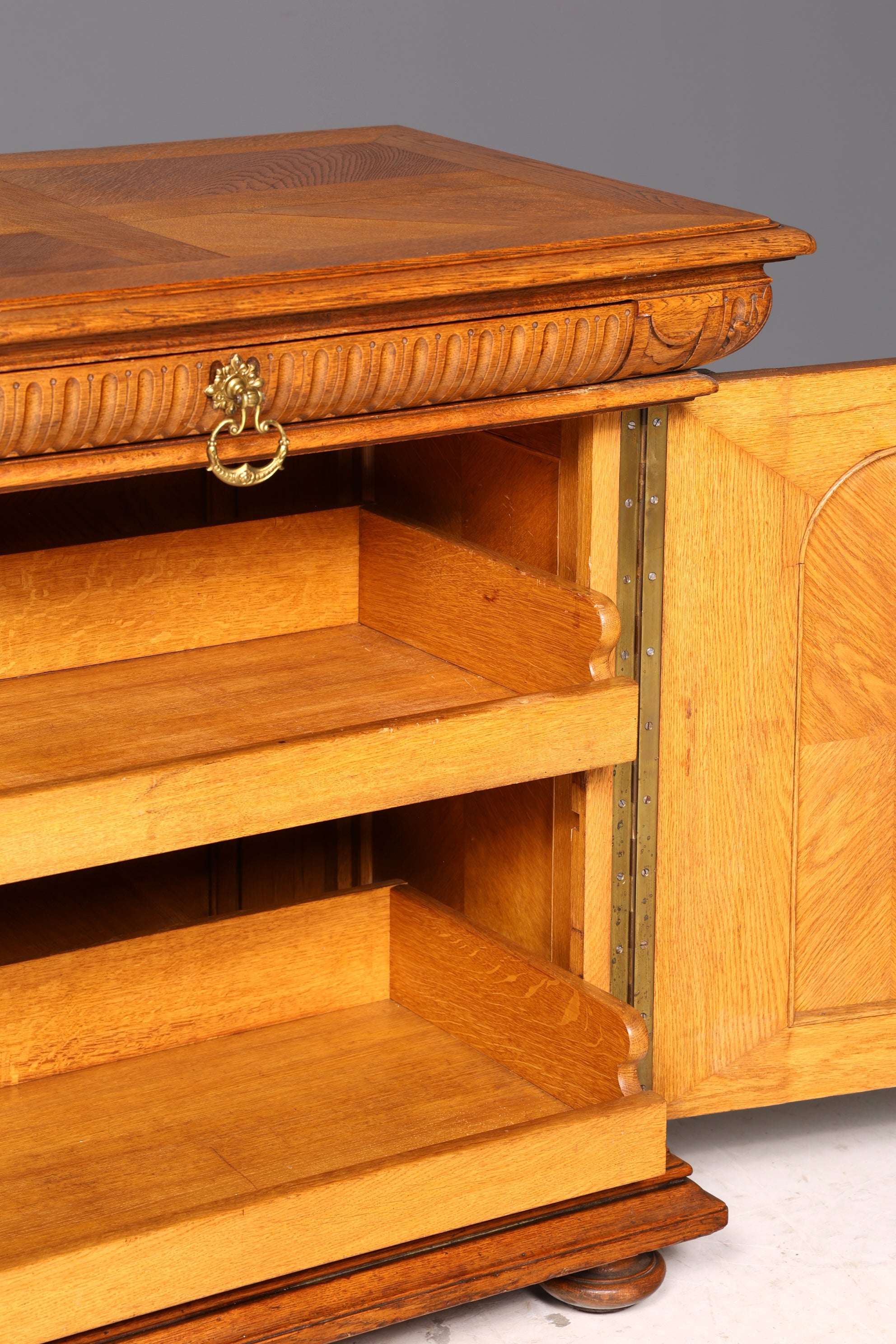 Magnifique armoire de l’époque Gründerzeit, buffet bas, commode ancienne Louis-Philippe, vaisselier, vertiko