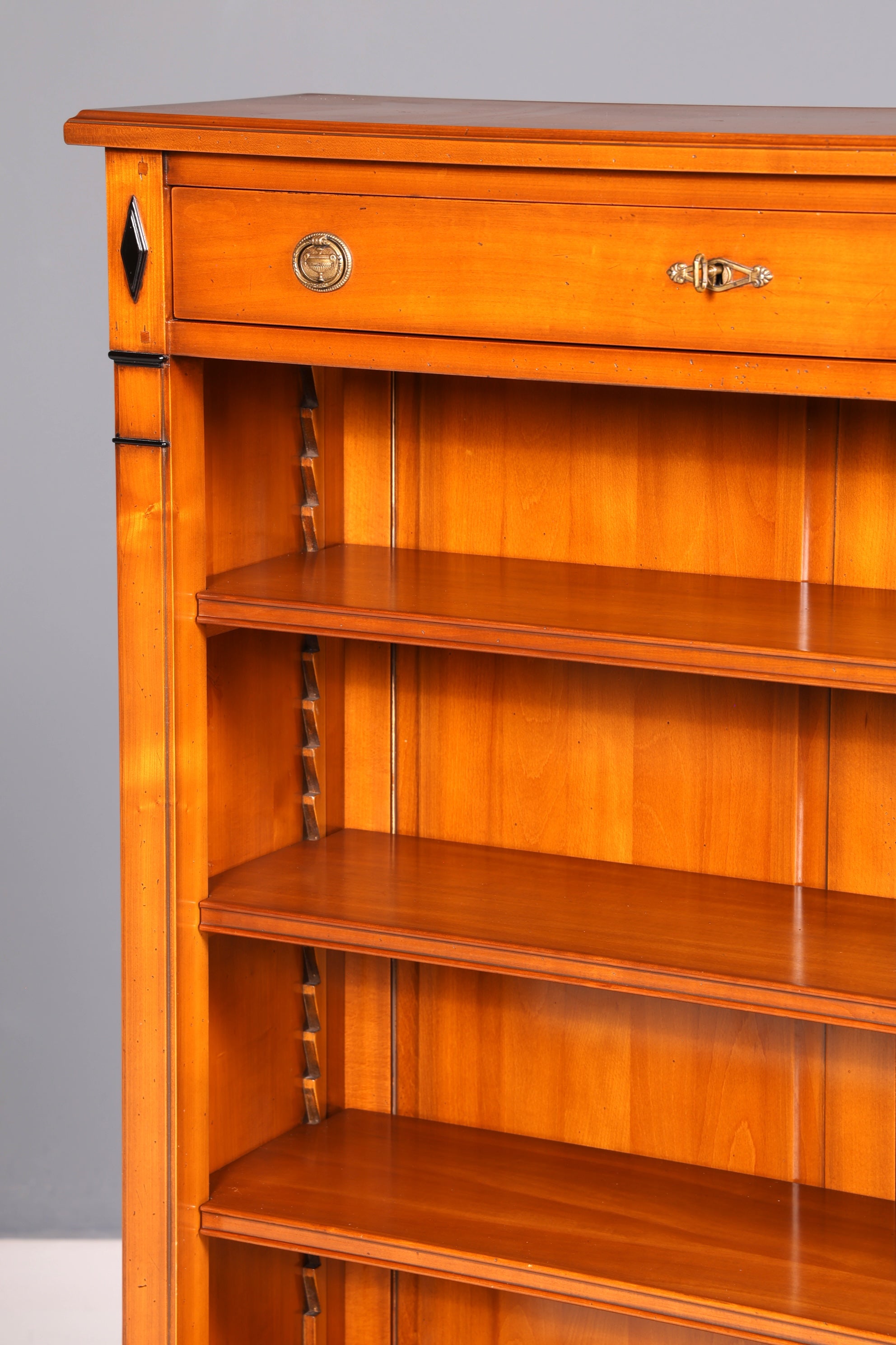 Edles Ebanart Bücherregal Kirschholz Italienisch Premium Massiv Holz Regal Antik Stil Bücherschrank Vintage Made in Italy