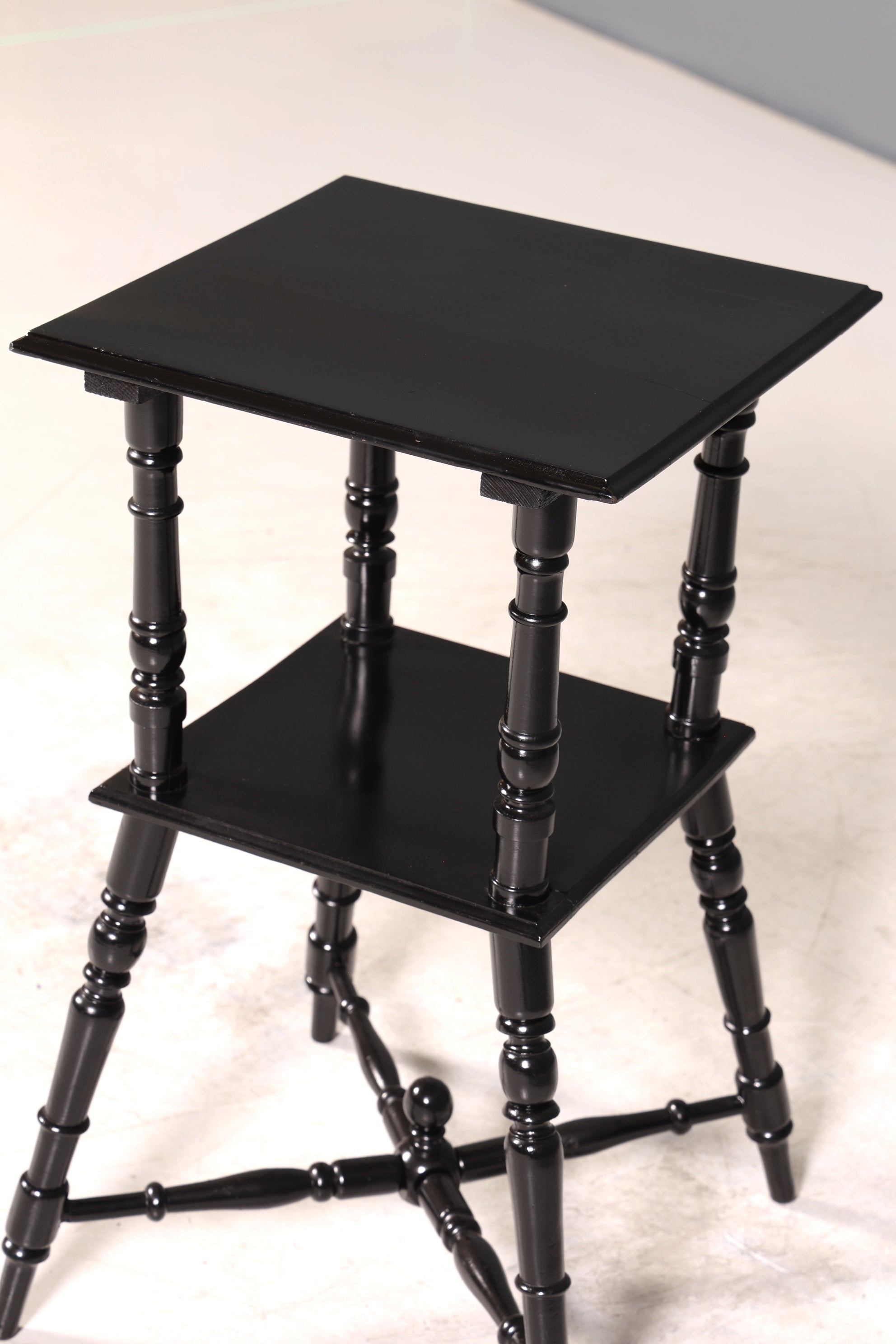 Wunderschöner Beistelltisch im Gründerzeit Stil gedrechselter Ablagetisch Telefontisch