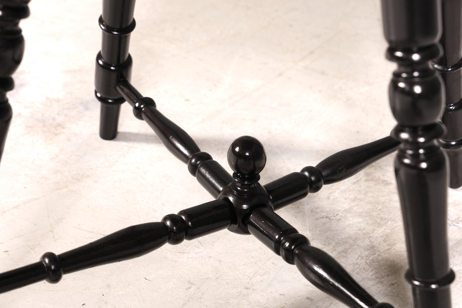 Wunderschöner Beistelltisch im Gründerzeit Stil gedrechselter Ablagetisch Telefontisch