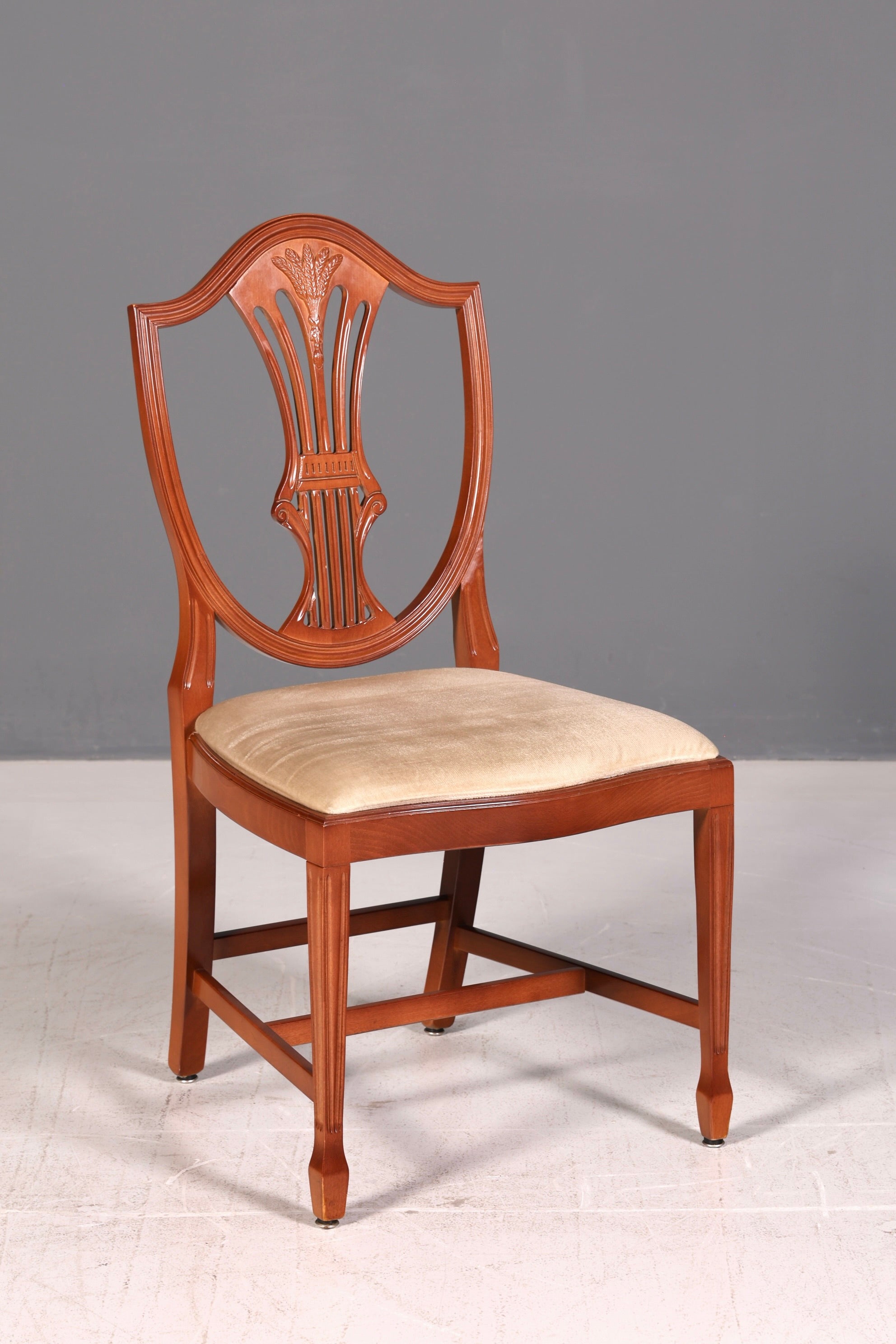 Ensemble élégant de 4 chaises anglaises style Hepplewhite, chaises de salle à manger anciennes, chaises de cuisine, ensemble de chaises vintage  