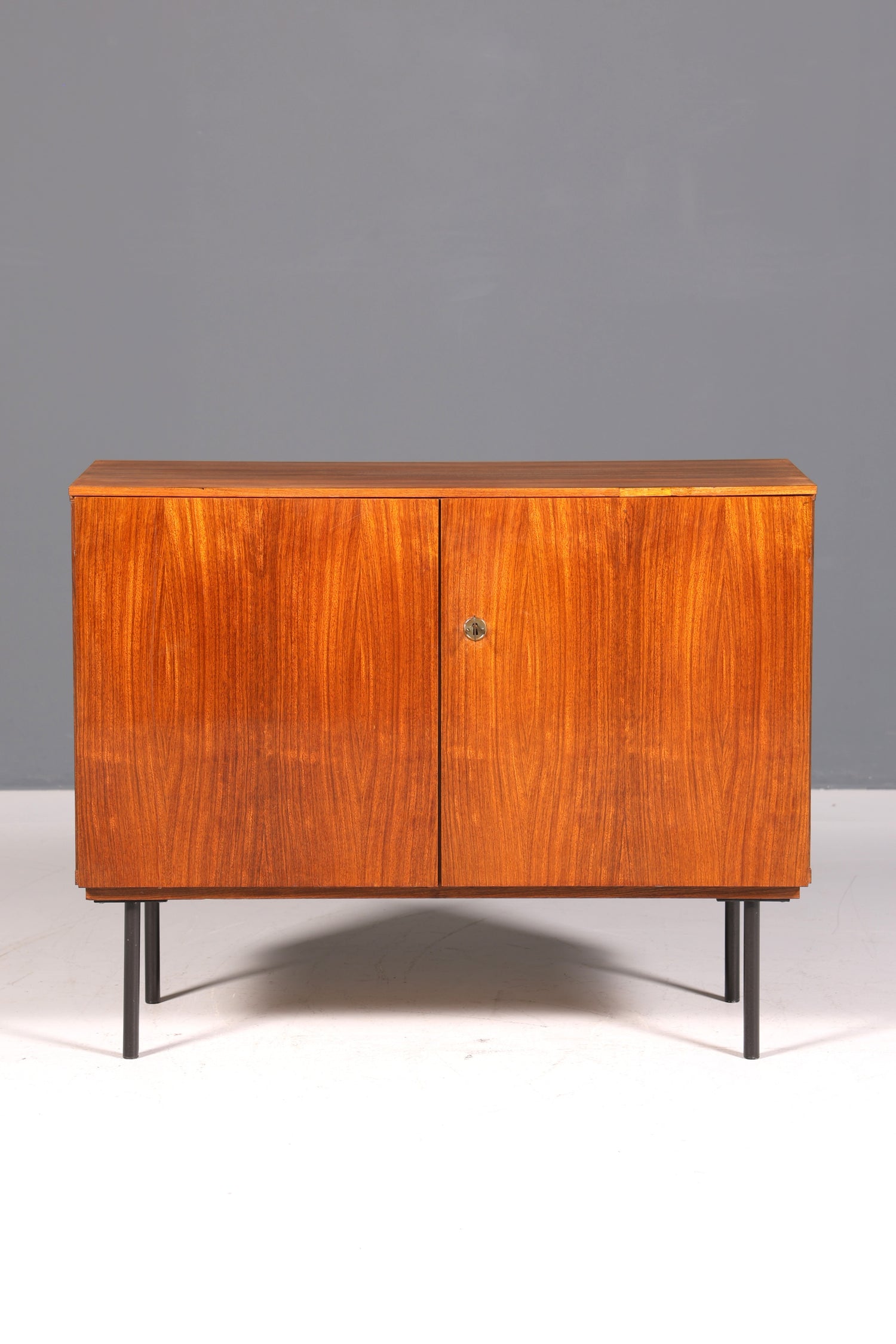 Wunderschöne Mid Century Kommode Danish Design Schrank Flurkommode TV Kommode