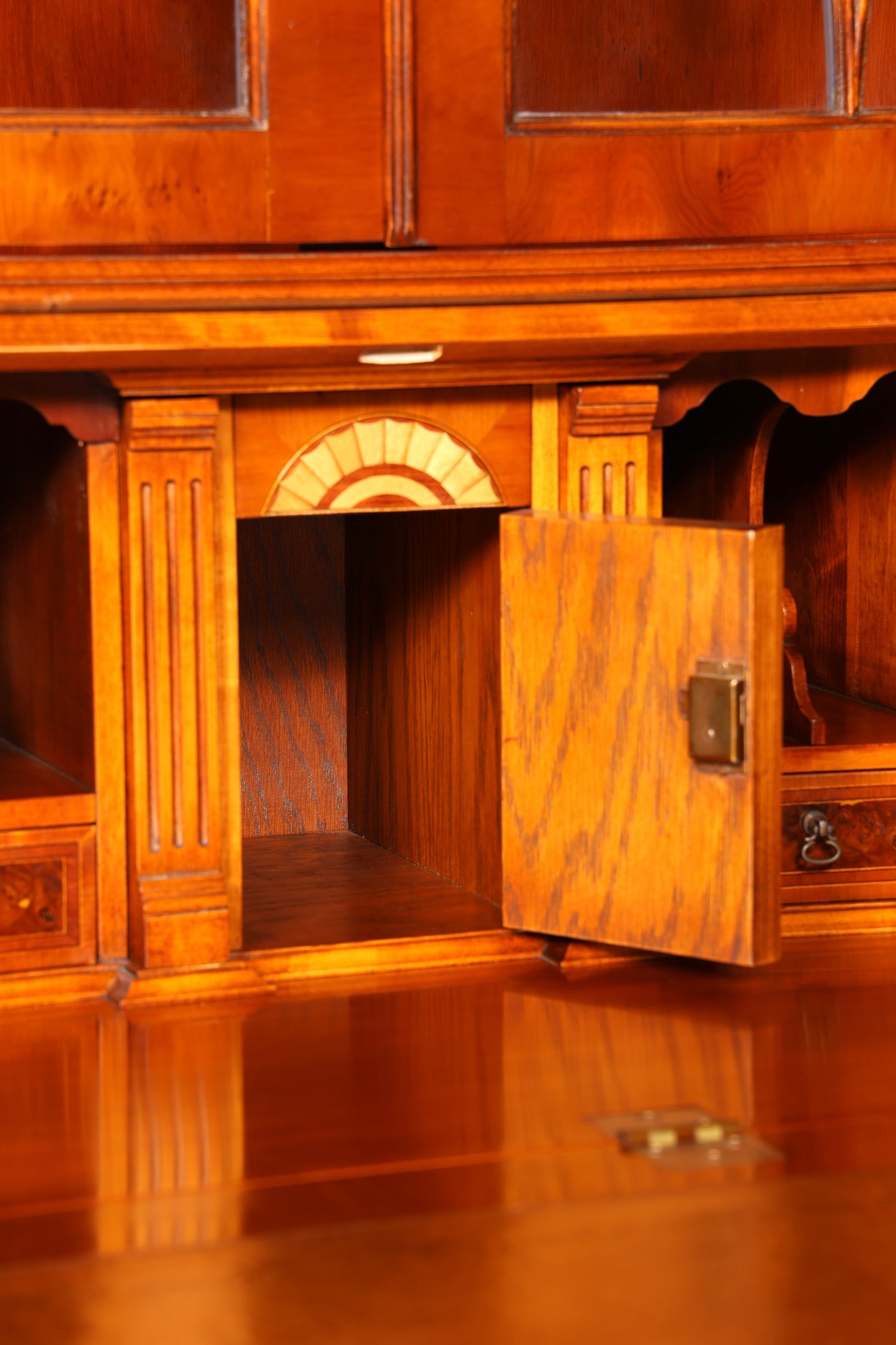 Stilvoller Englischer Sekretär Original Wade Büro Aufsatzsekretär Antik 60s Vitrinen Schrank UK