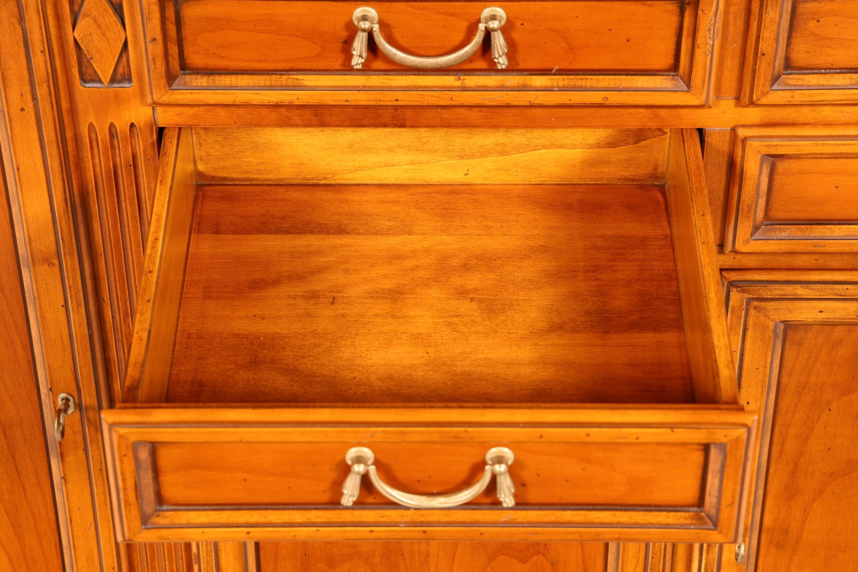 Stilvolles Original Selva Sideboard Villa Borghese Antik Stil Schrank Kommode Buffet Anrichte Massiv Made in Italy