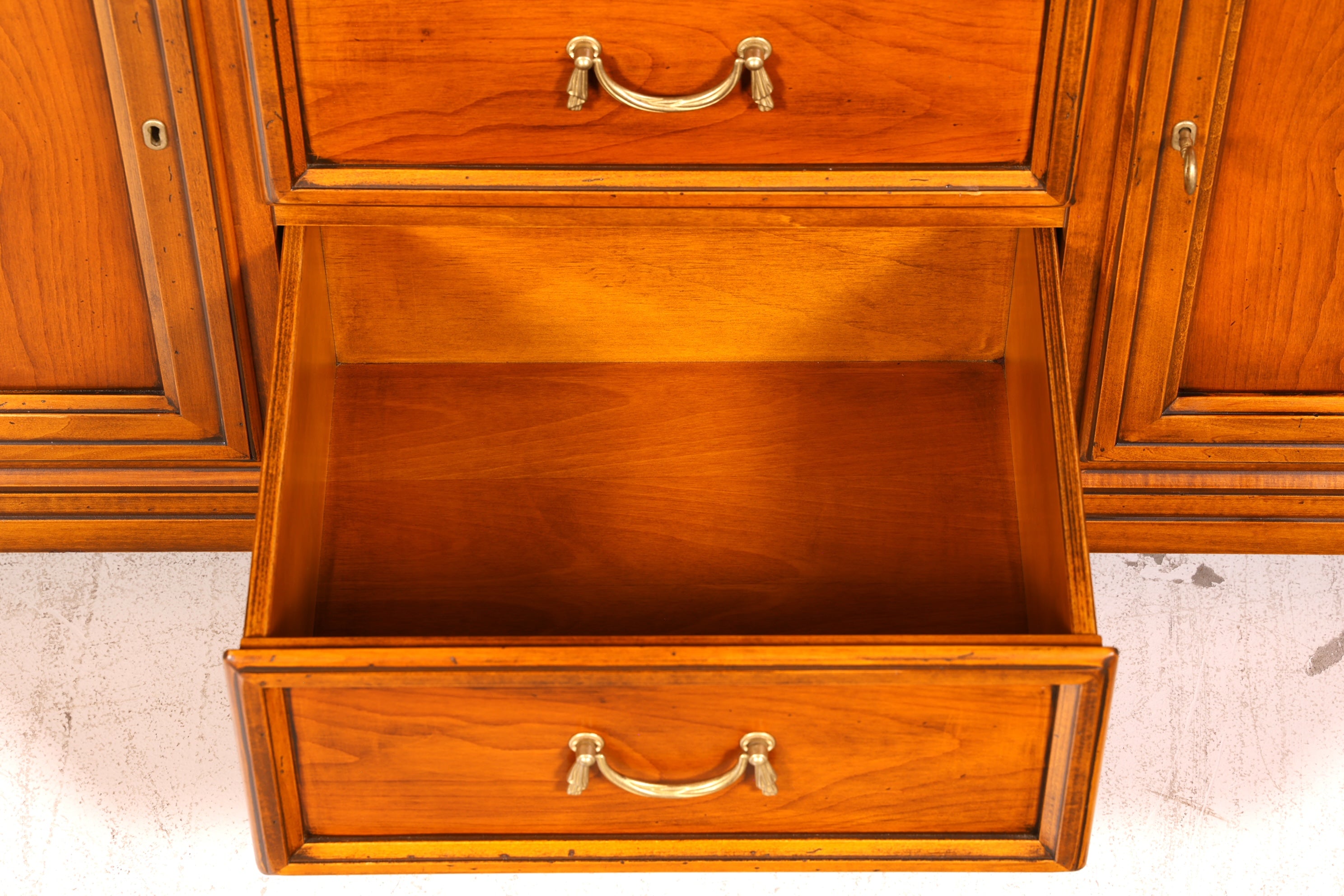 Wunderschönes Original Selva Sideboard Antik Stil Villa Borghese Schrank Kommode Buffet Anrichte