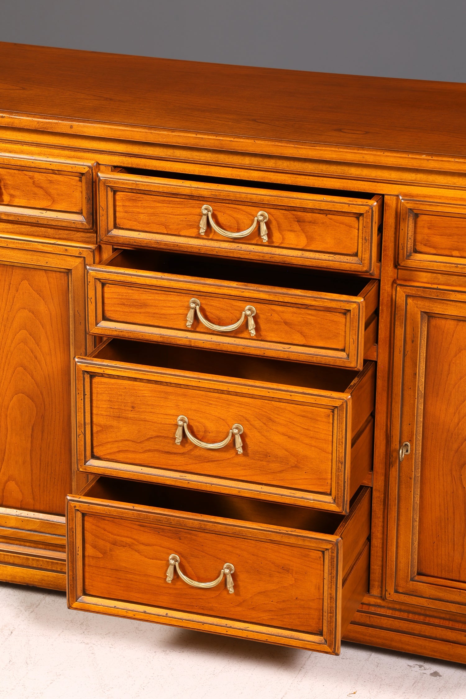 Wunderschönes Original Selva Sideboard Antik Stil Villa Borghese Schrank Kommode Buffet Anrichte