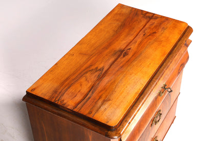 Commode élégante de style Louis-Philippe, en noyer, de style Biedermeier, vers 1890