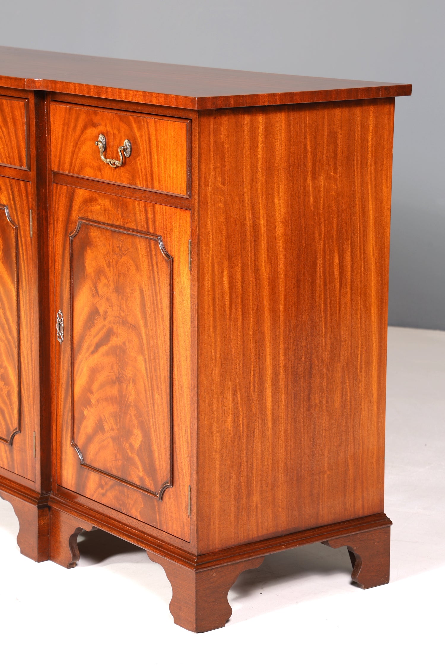 Edles Englisches Sieboard echt Holz Reprodux Buffet Bevan Funnell Schrank