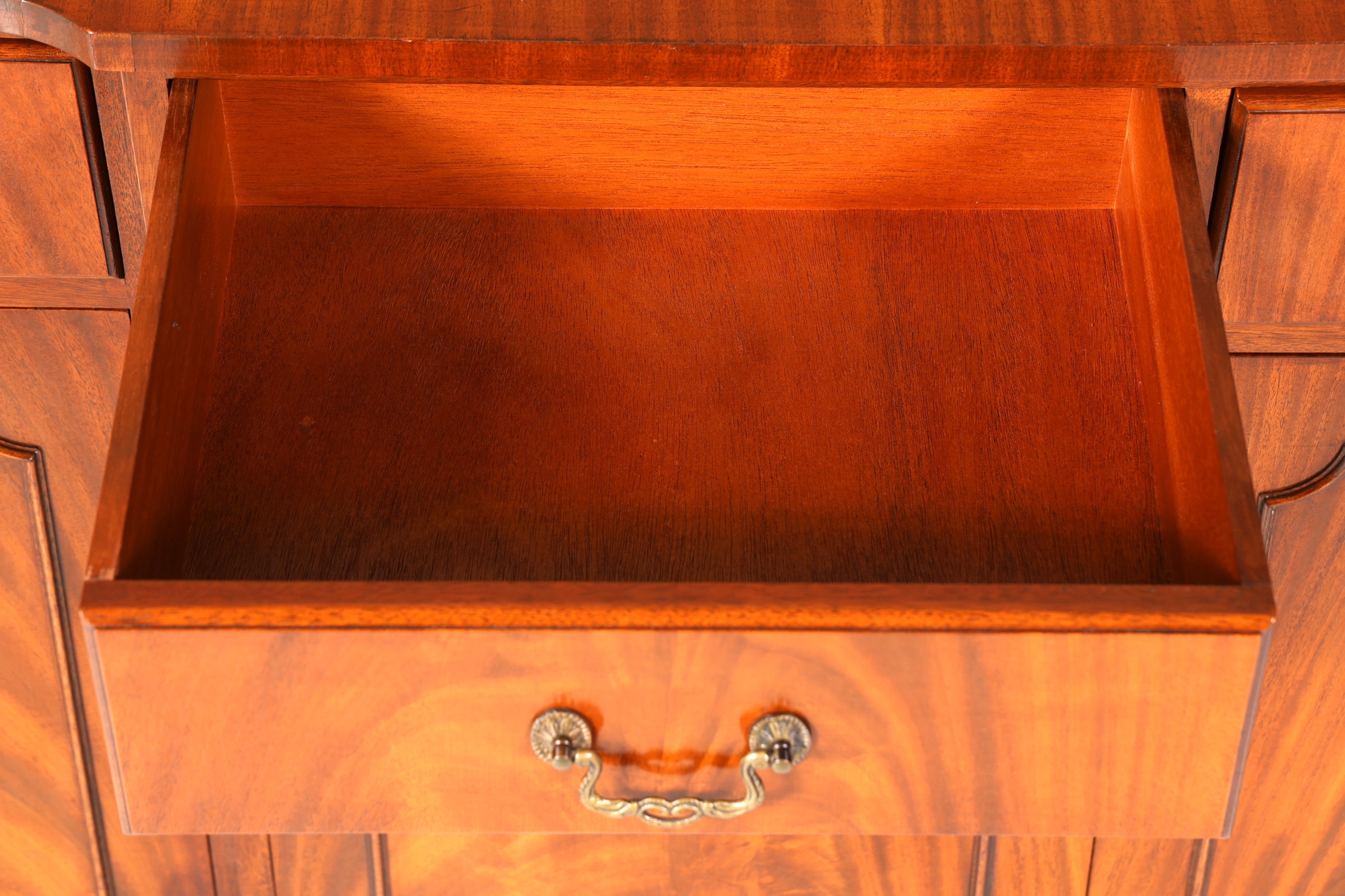 Edles Englisches Sieboard echt Holz Reprodux Buffet Bevan Funnell Schrank