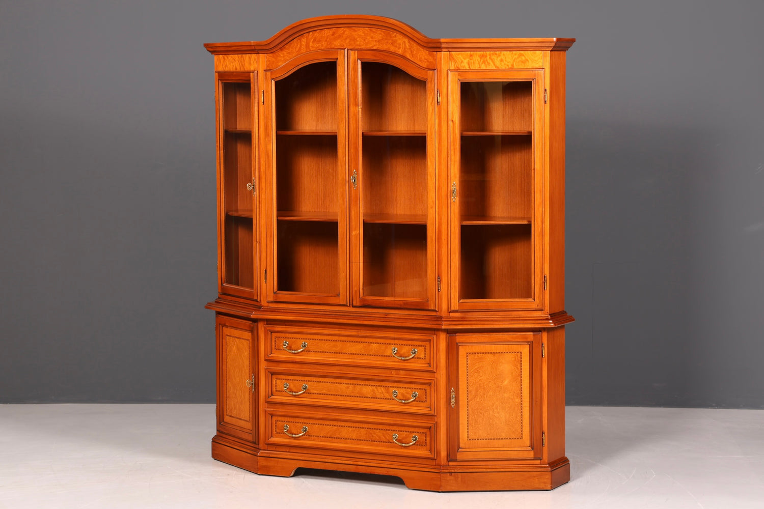 Traumhafte Original Selva Vitrine Antik Stil massiv Holz Buffet Schrank Bibliothek